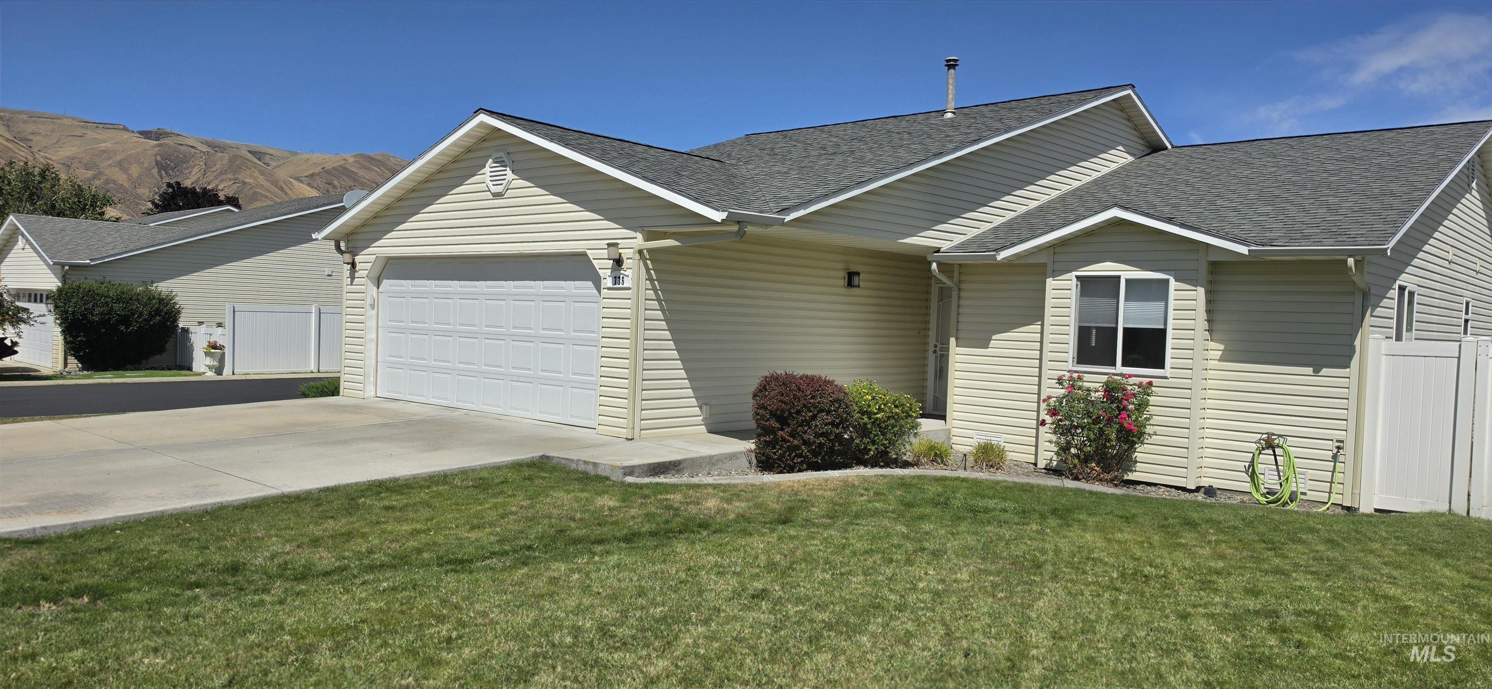 735 16th, Clarkston, Washington 99403, 2 Bedrooms, 2 Bathrooms, Residential For Sale, Price $375,000, 98993400