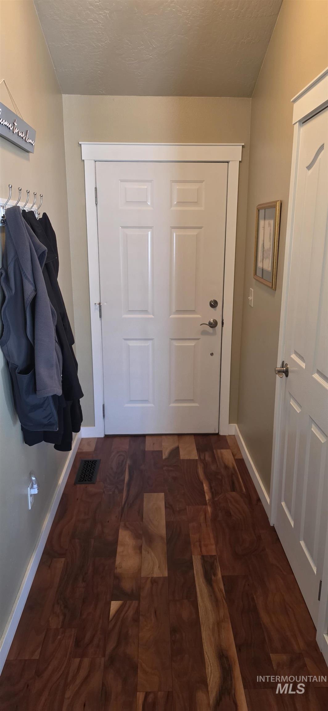 735 16th, Clarkston, Washington 99403, 2 Bedrooms, 2 Bathrooms, Residential For Sale, Price $375,000, 98993400