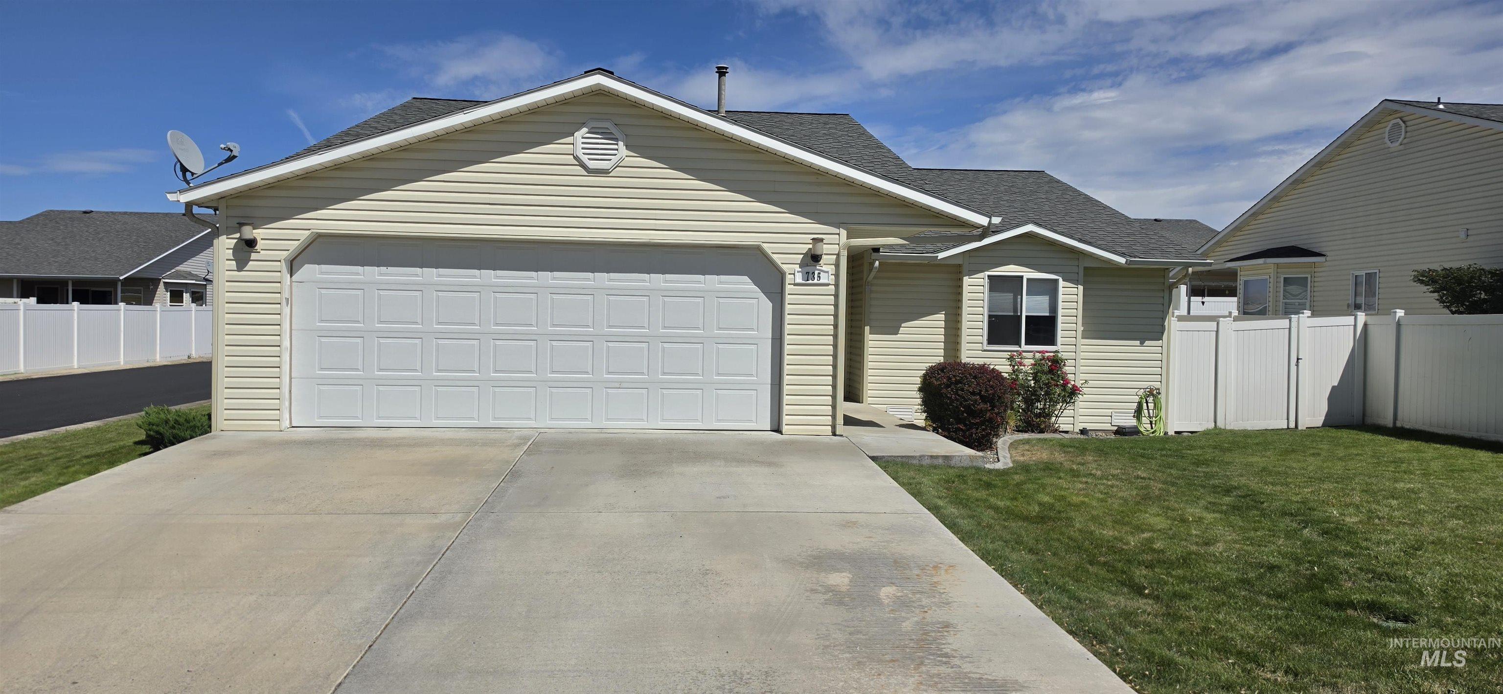 735 16th, Clarkston, Washington 99403, 2 Bedrooms, 2 Bathrooms, Residential For Sale, Price $375,000, 98993400