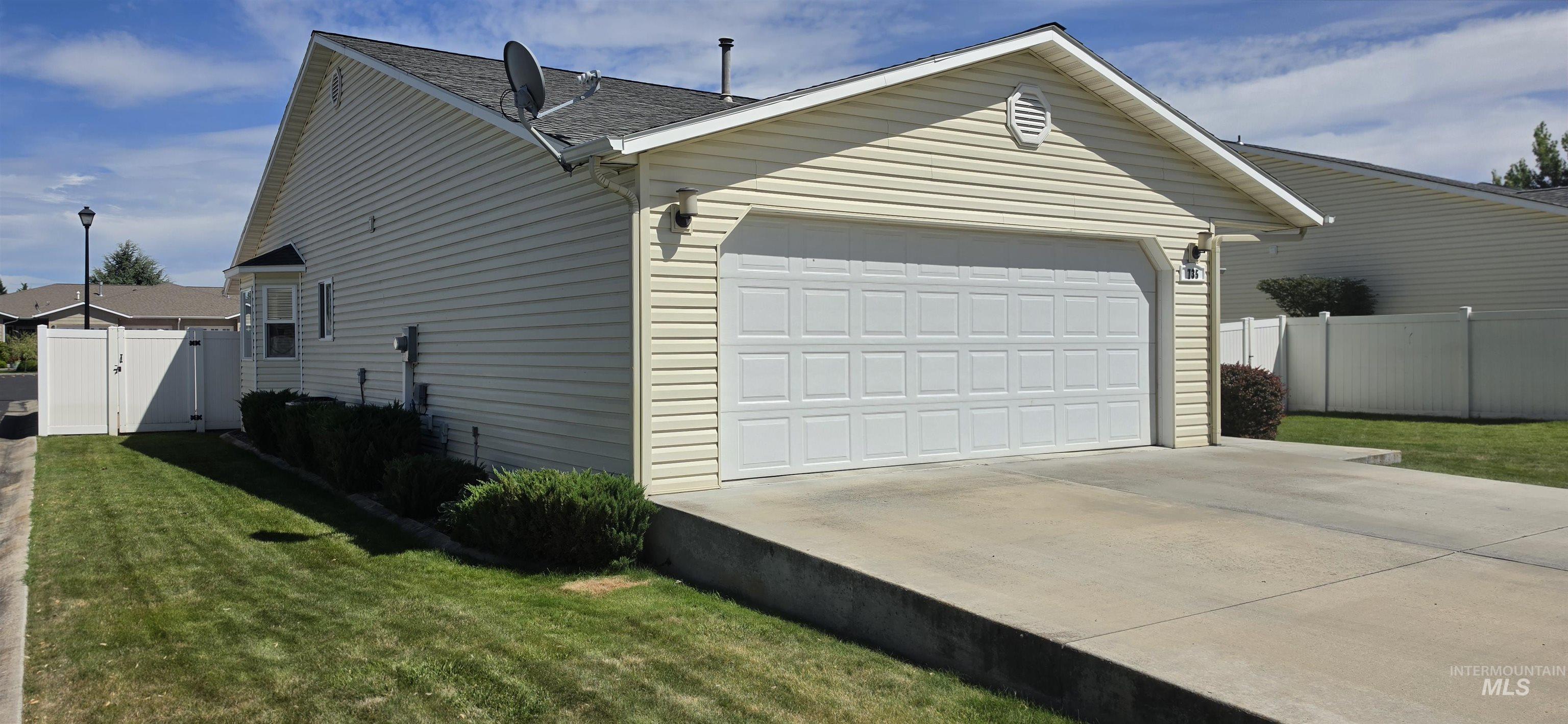 735 16th, Clarkston, Washington 99403, 2 Bedrooms, 2 Bathrooms, Residential For Sale, Price $375,000, 98993400