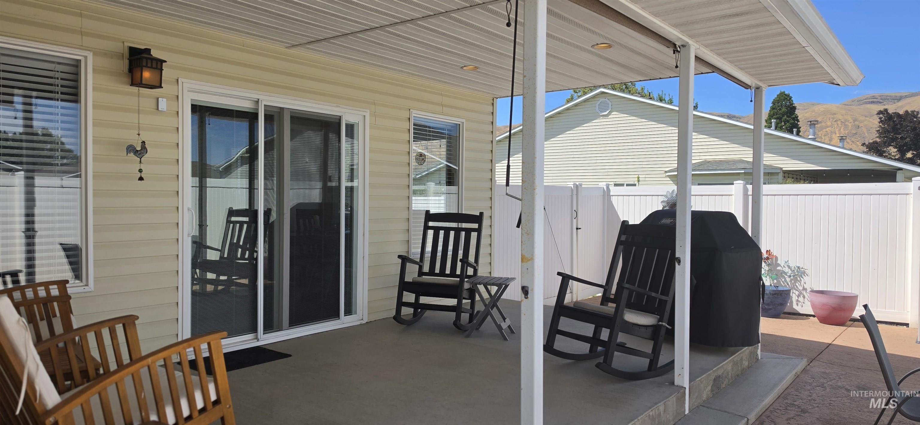 735 16th, Clarkston, Washington 99403, 2 Bedrooms, 2 Bathrooms, Residential For Sale, Price $375,000, 98993400