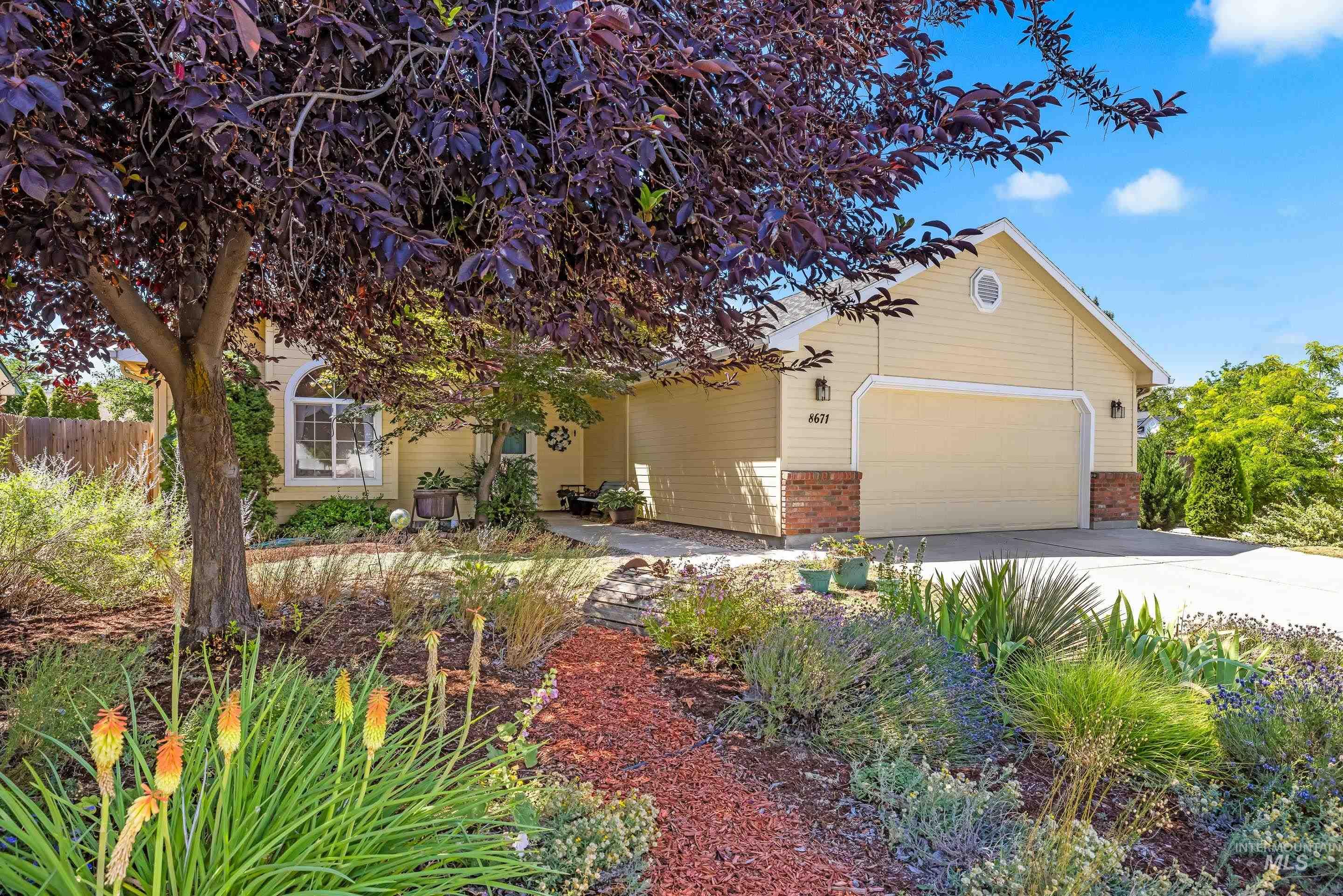 8671 W Thunder Mountain Dr, Boise, Idaho 83709, 3 Bedrooms, 2 Bathrooms, Residential For Sale, Price $414,900, 98993402