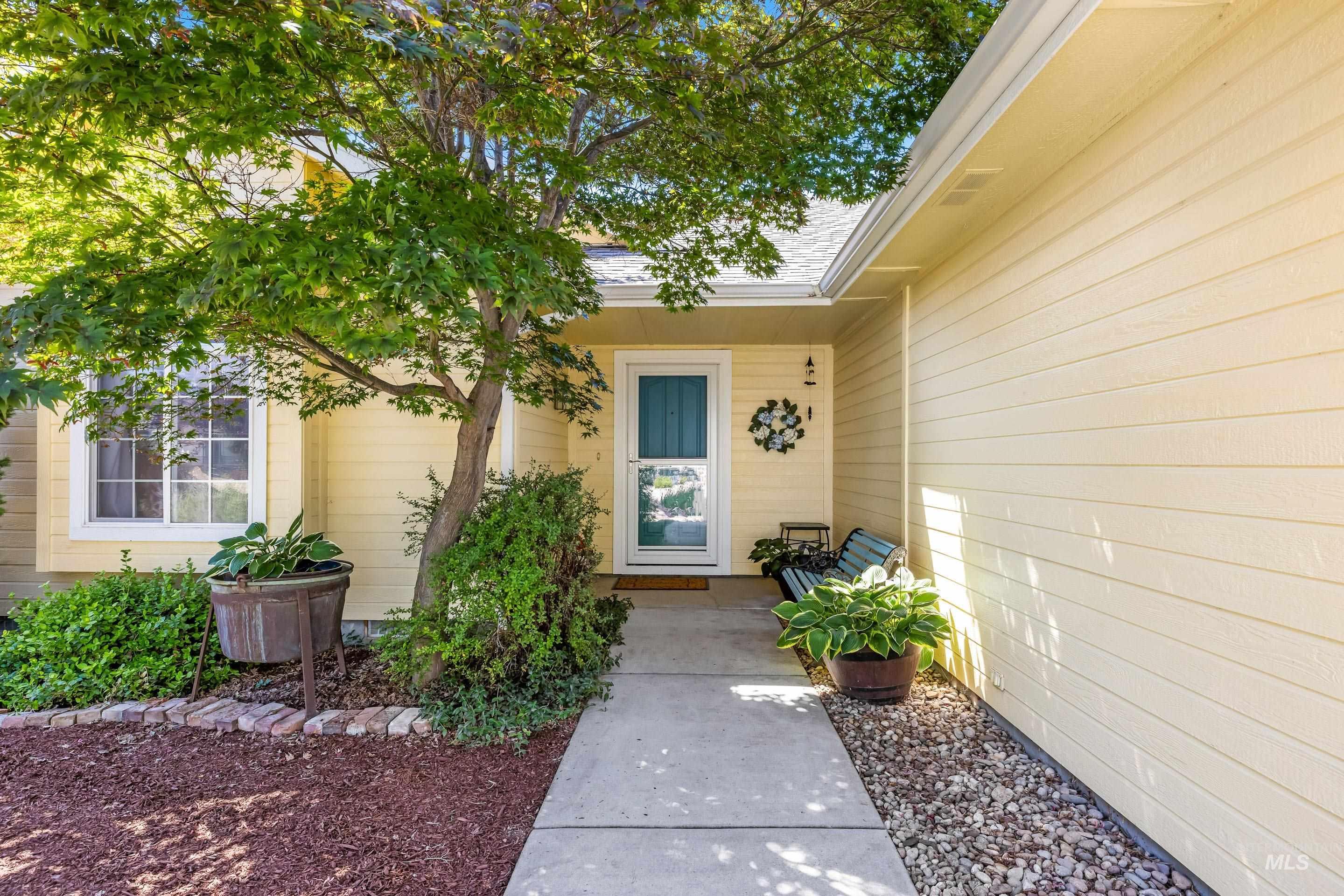 8671 W Thunder Mountain Dr, Boise, Idaho 83709, 3 Bedrooms, 2 Bathrooms, Residential For Sale, Price $414,900, 98993402