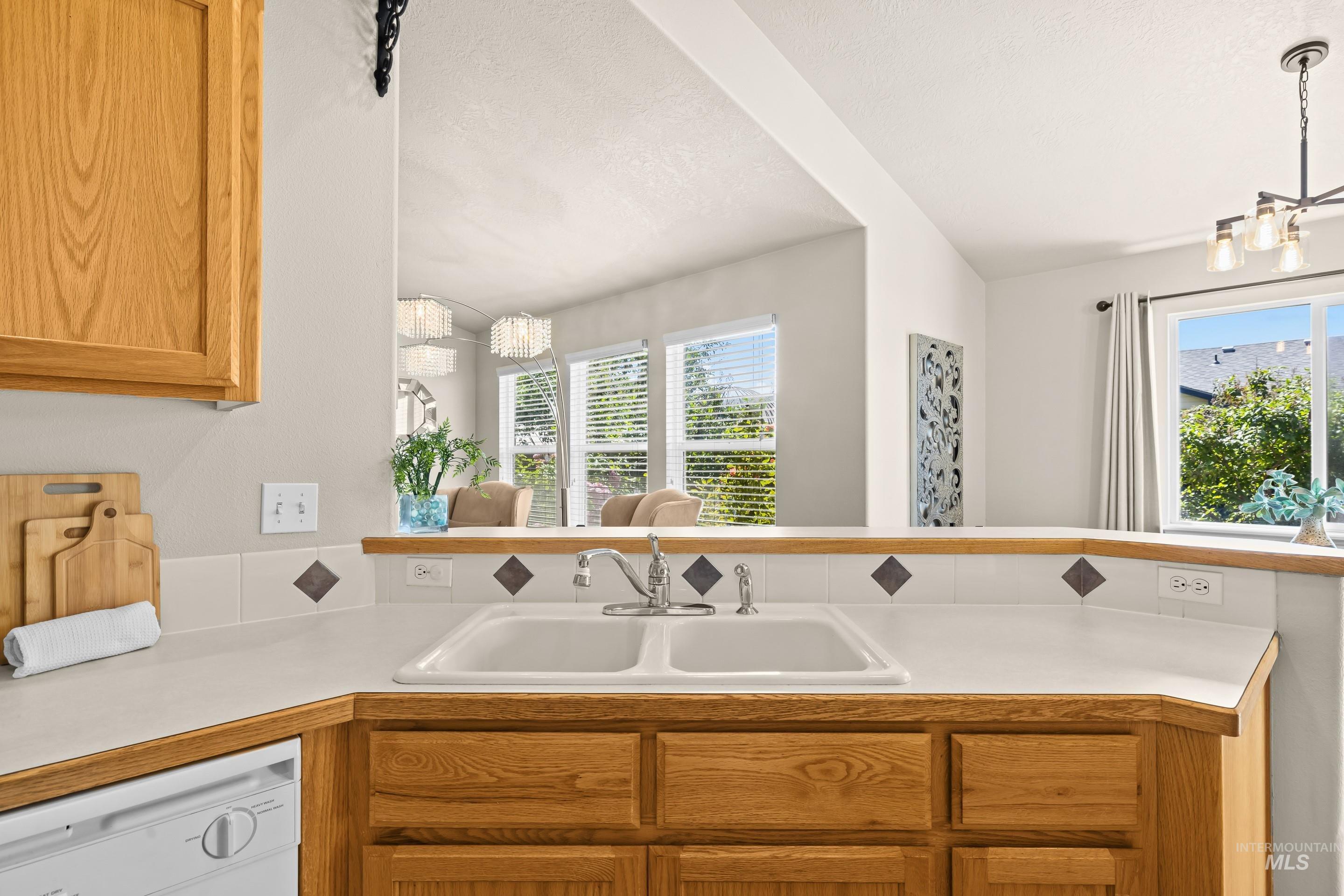 8671 W Thunder Mountain Dr, Boise, Idaho 83709, 3 Bedrooms, 2 Bathrooms, Residential For Sale, Price $414,900, 98993402