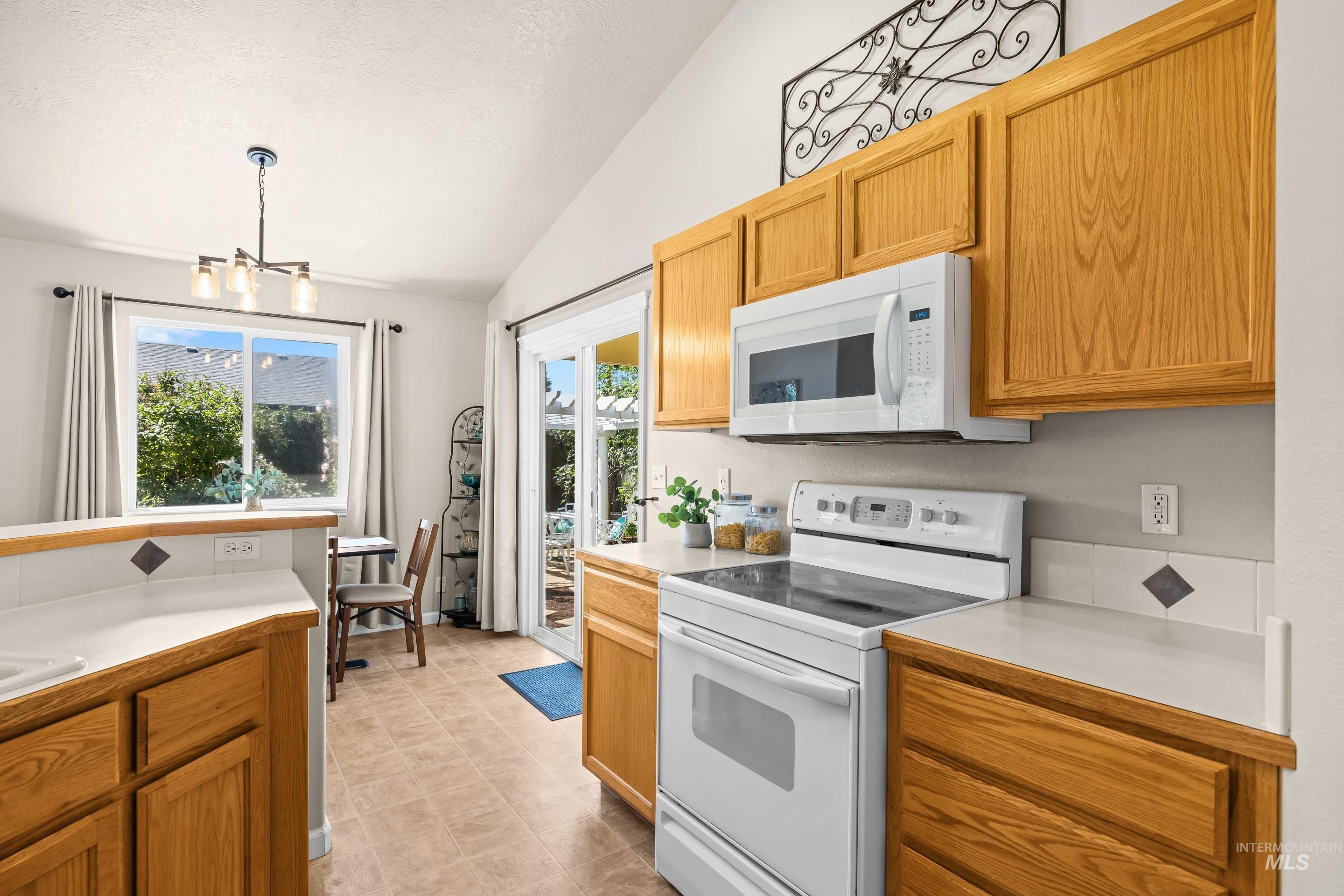 8671 W Thunder Mountain Dr, Boise, Idaho 83709, 3 Bedrooms, 2 Bathrooms, Residential For Sale, Price $414,900, 98993402