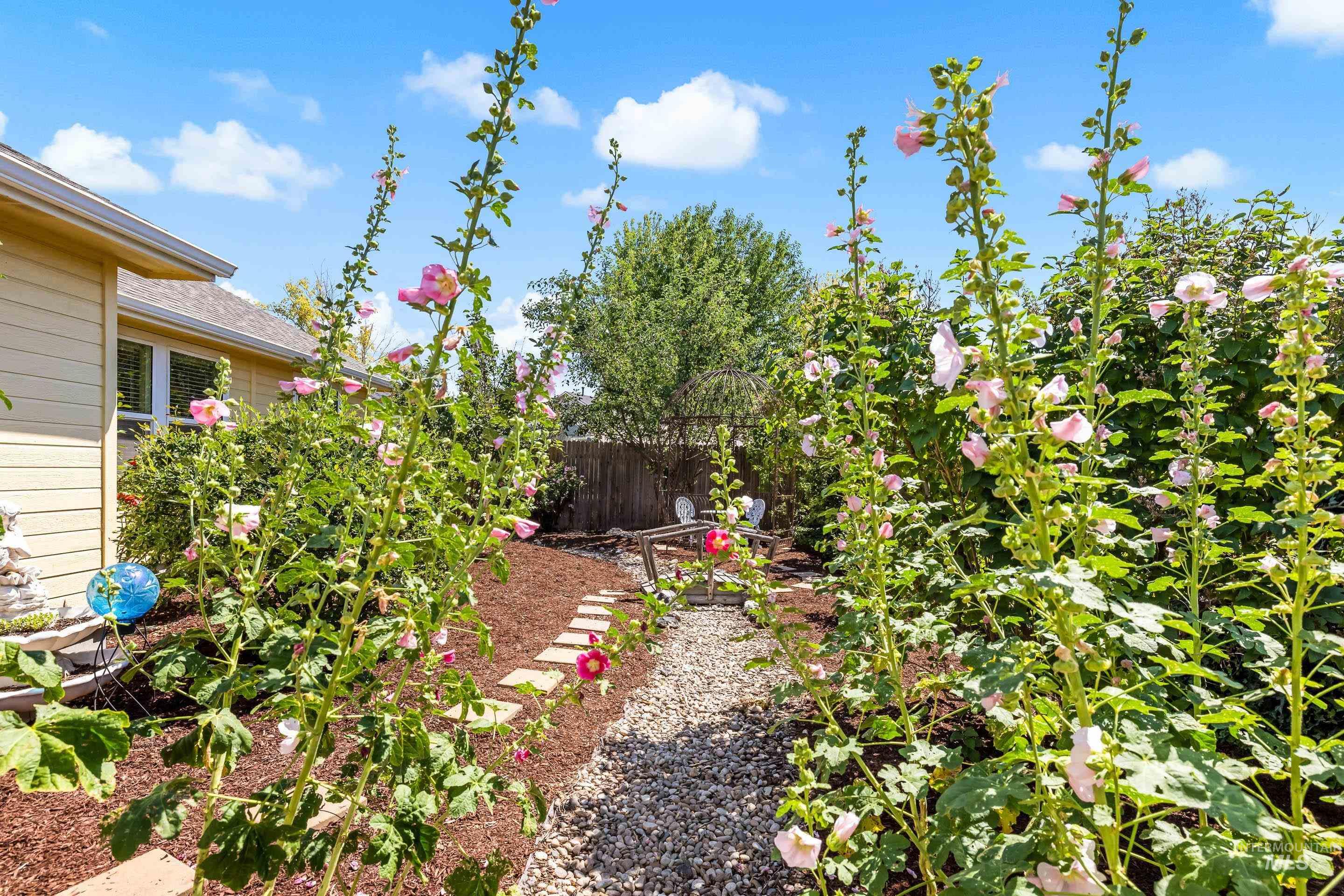 8671 W Thunder Mountain Dr, Boise, Idaho 83709, 3 Bedrooms, 2 Bathrooms, Residential For Sale, Price $414,900, 98993402