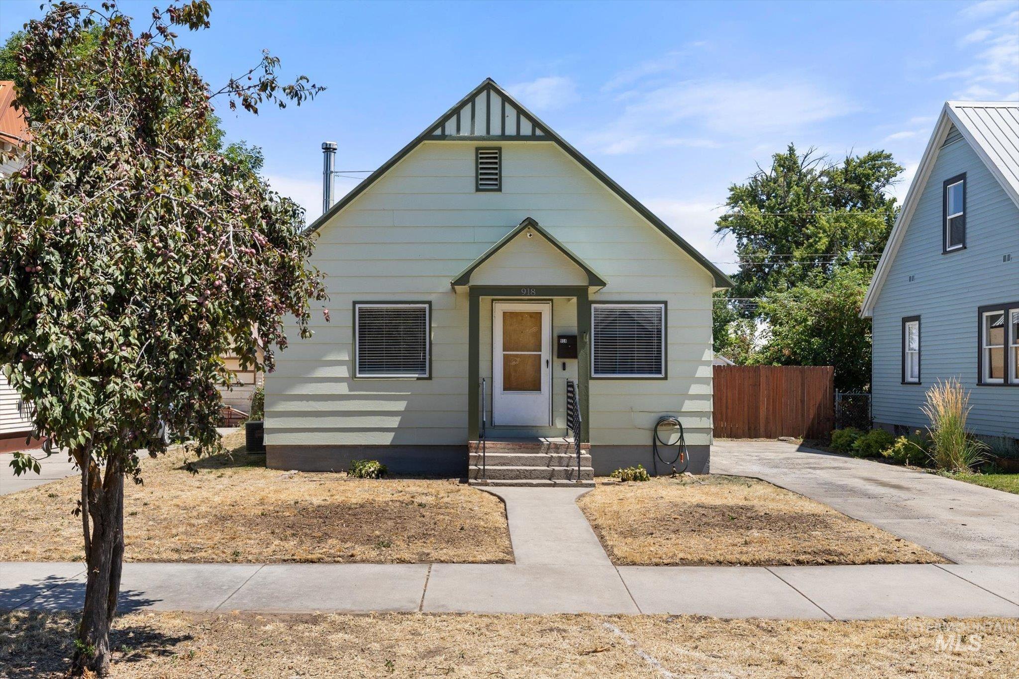 918 W 3rd St, Weiser, Idaho 83672, 3 Bedrooms, 2 Bathrooms, Residential For Sale, Price $319,500, 98993405