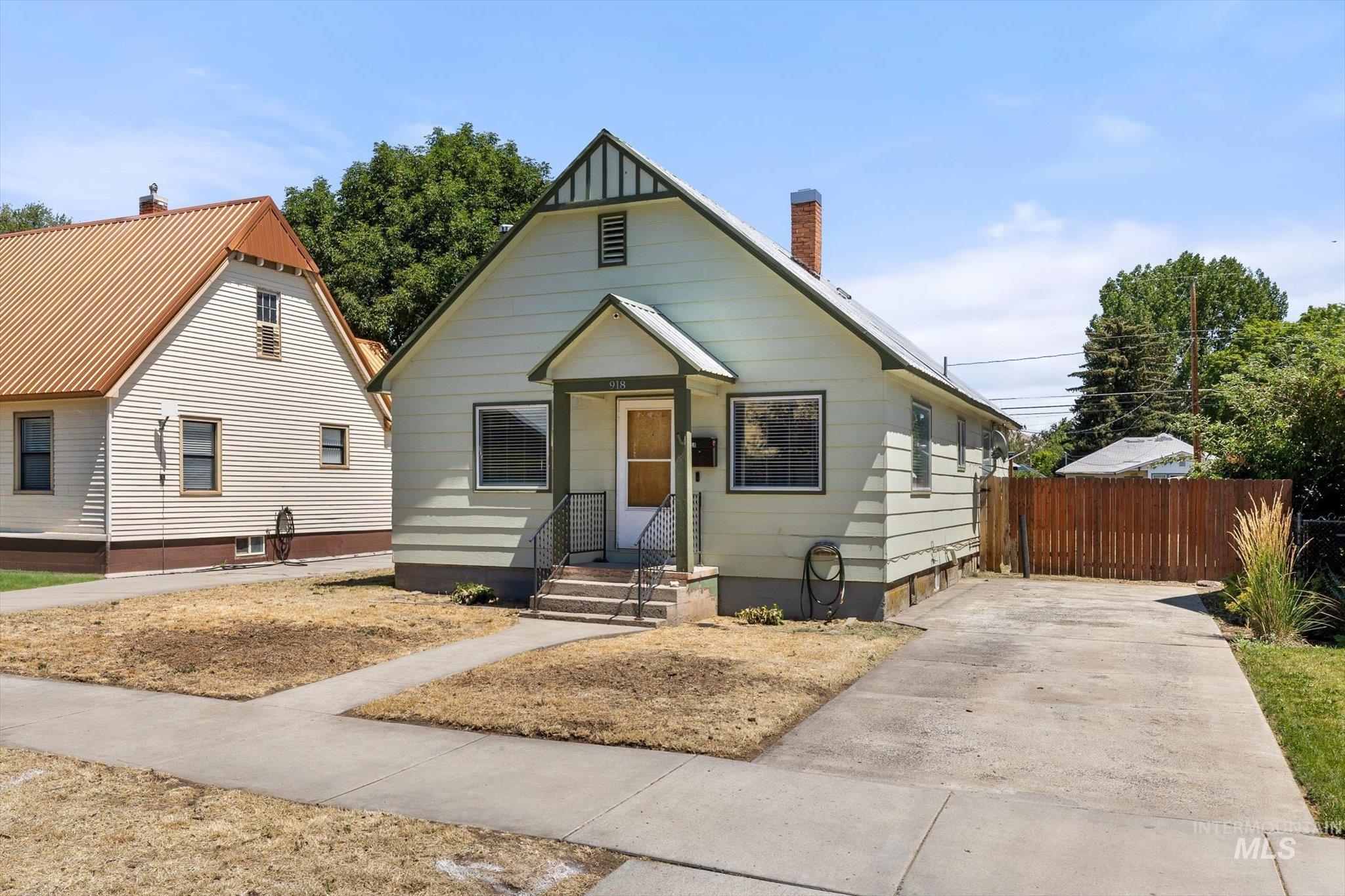 918 W 3rd St, Weiser, Idaho 83672, 3 Bedrooms, 2 Bathrooms, Residential For Sale, Price $319,500, 98993405