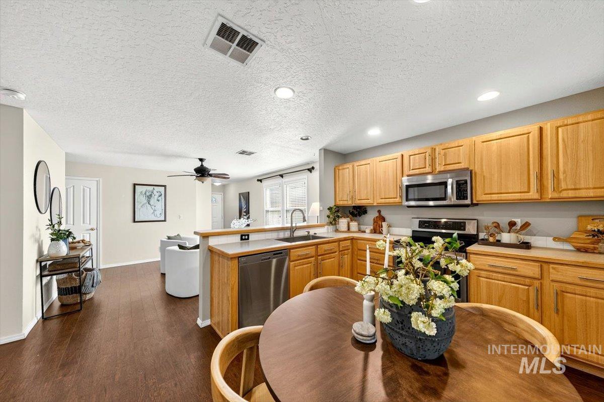 9643 W Weir Hollis Dr, Boise, Idaho 83709, 3 Bedrooms, 2 Bathrooms, Residential For Sale, Price $374,900, 98993409