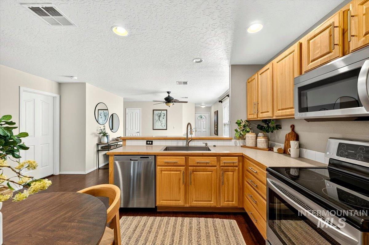 9643 W Weir Hollis Dr, Boise, Idaho 83709, 3 Bedrooms, 2 Bathrooms, Residential For Sale, Price $374,900, 98993409