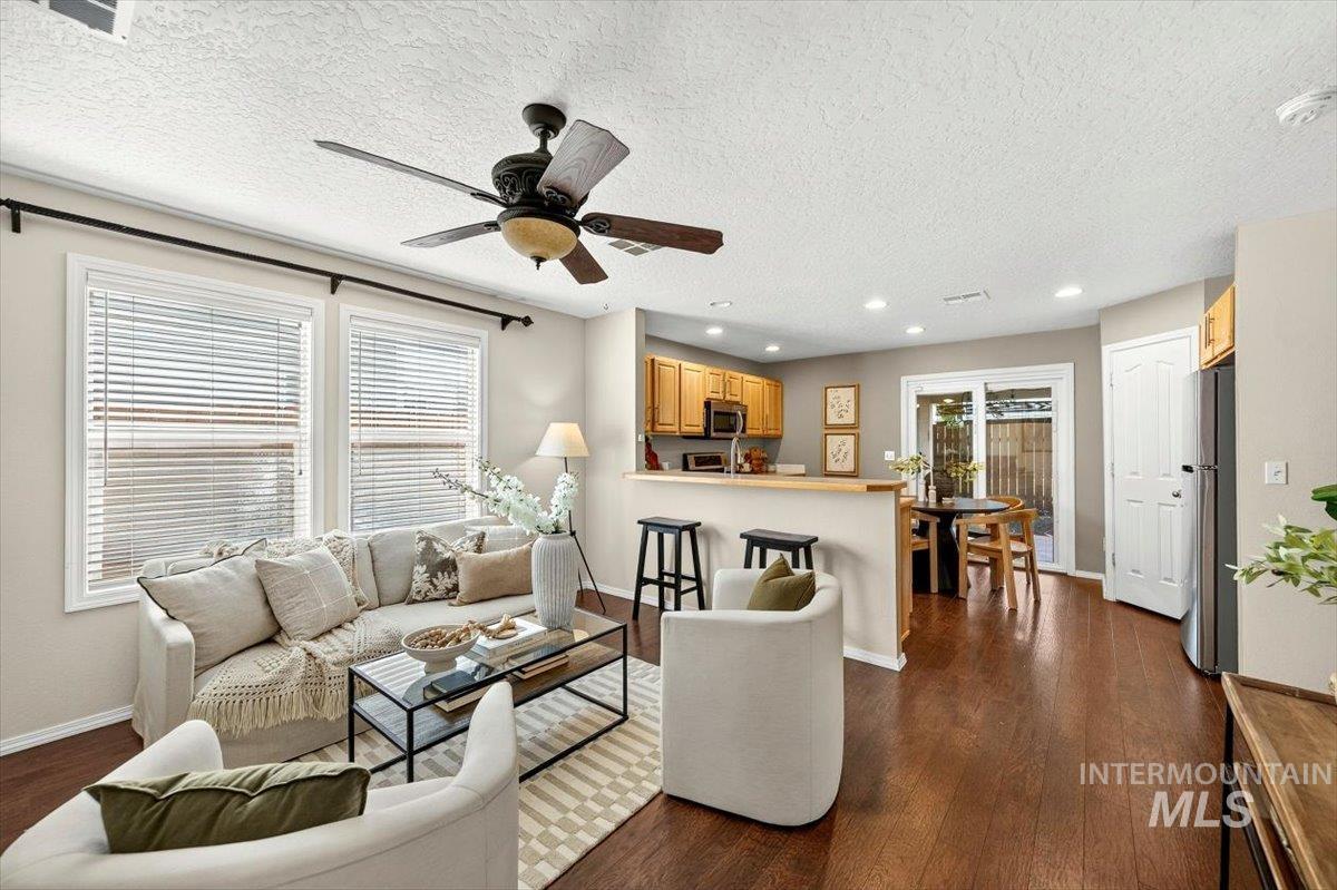 9643 W Weir Hollis Dr, Boise, Idaho 83709, 3 Bedrooms, 2 Bathrooms, Residential For Sale, Price $374,900, 98993409