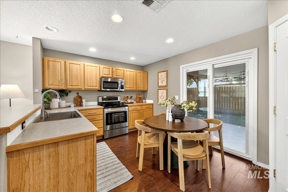 9643 W Weir Hollis Dr, Boise, Idaho 83709, 3 Bedrooms, 2 Bathrooms, Residential For Sale, Price $374,900, 98993409