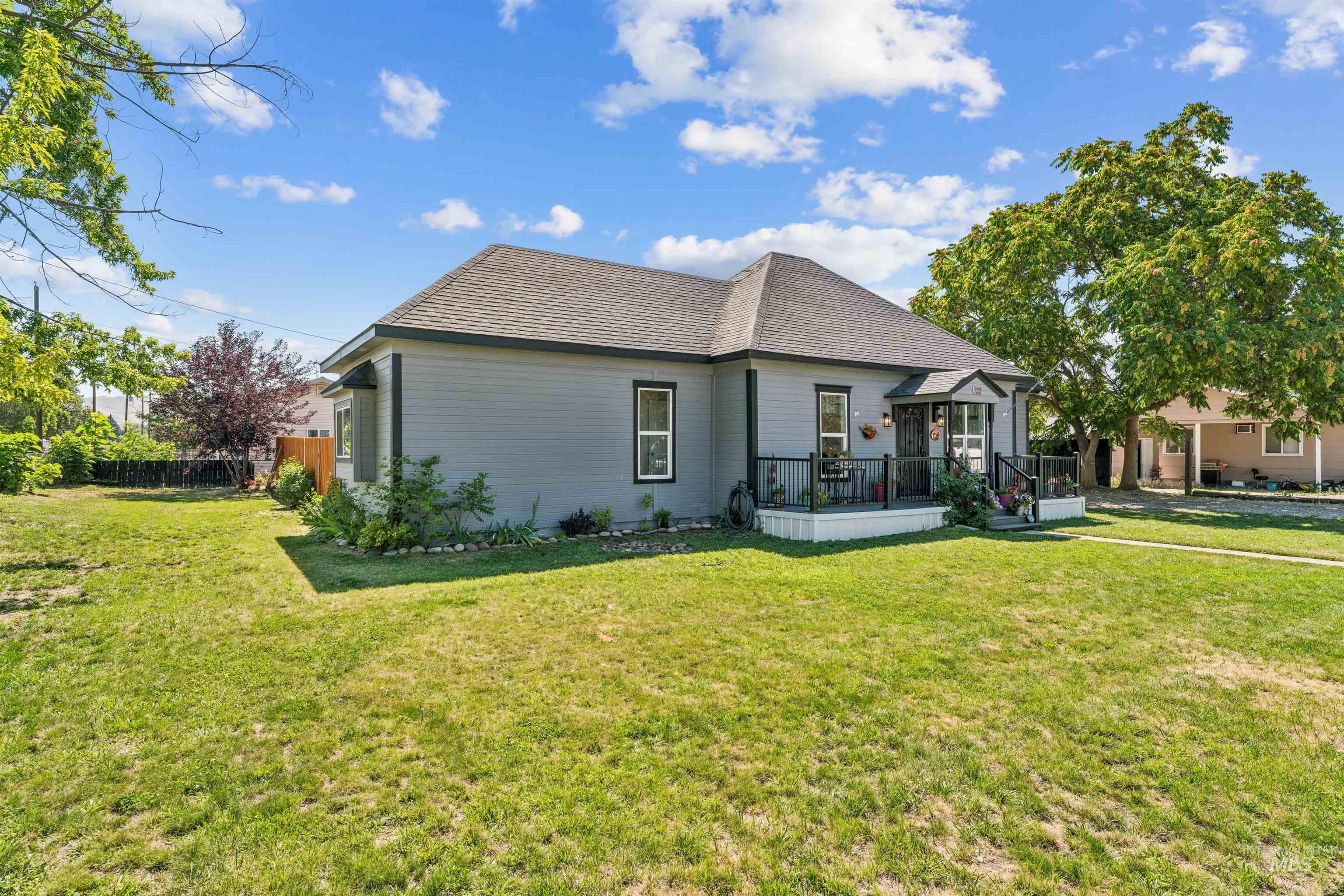 422 Maple Avenue, Emmett, Idaho 83617, 3 Bedrooms, 2 Bathrooms, Residential For Sale, Price $360,000, 98993410