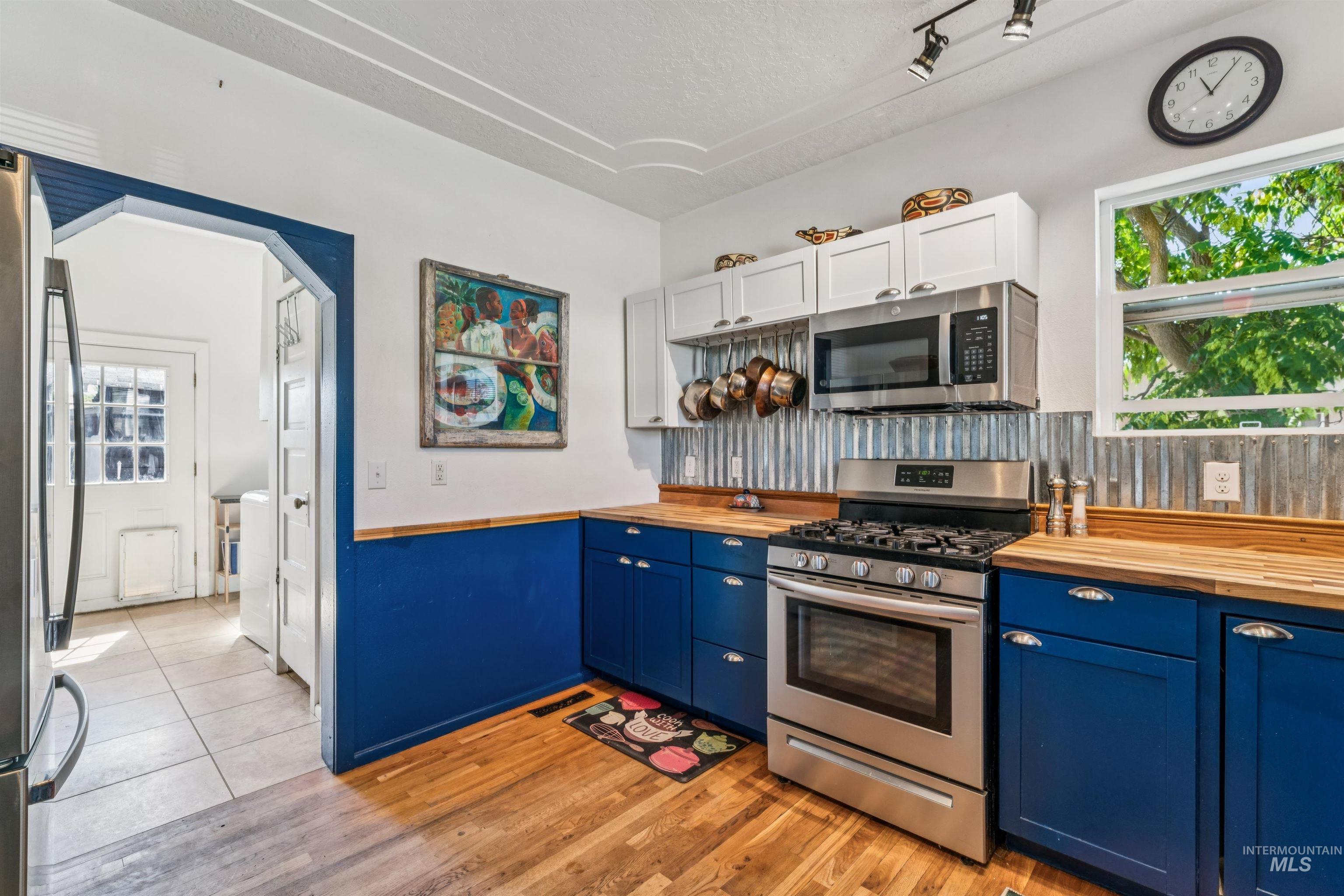 422 Maple Avenue, Emmett, Idaho 83617, 3 Bedrooms, 2 Bathrooms, Residential For Sale, Price $360,000, 98993410