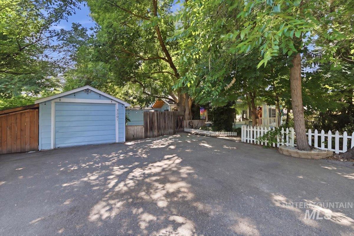 3201 W Bellomy Ln, Boise, Idaho 83703, 3 Bedrooms, 2 Bathrooms, Residential For Sale, Price $550,000, 98993411