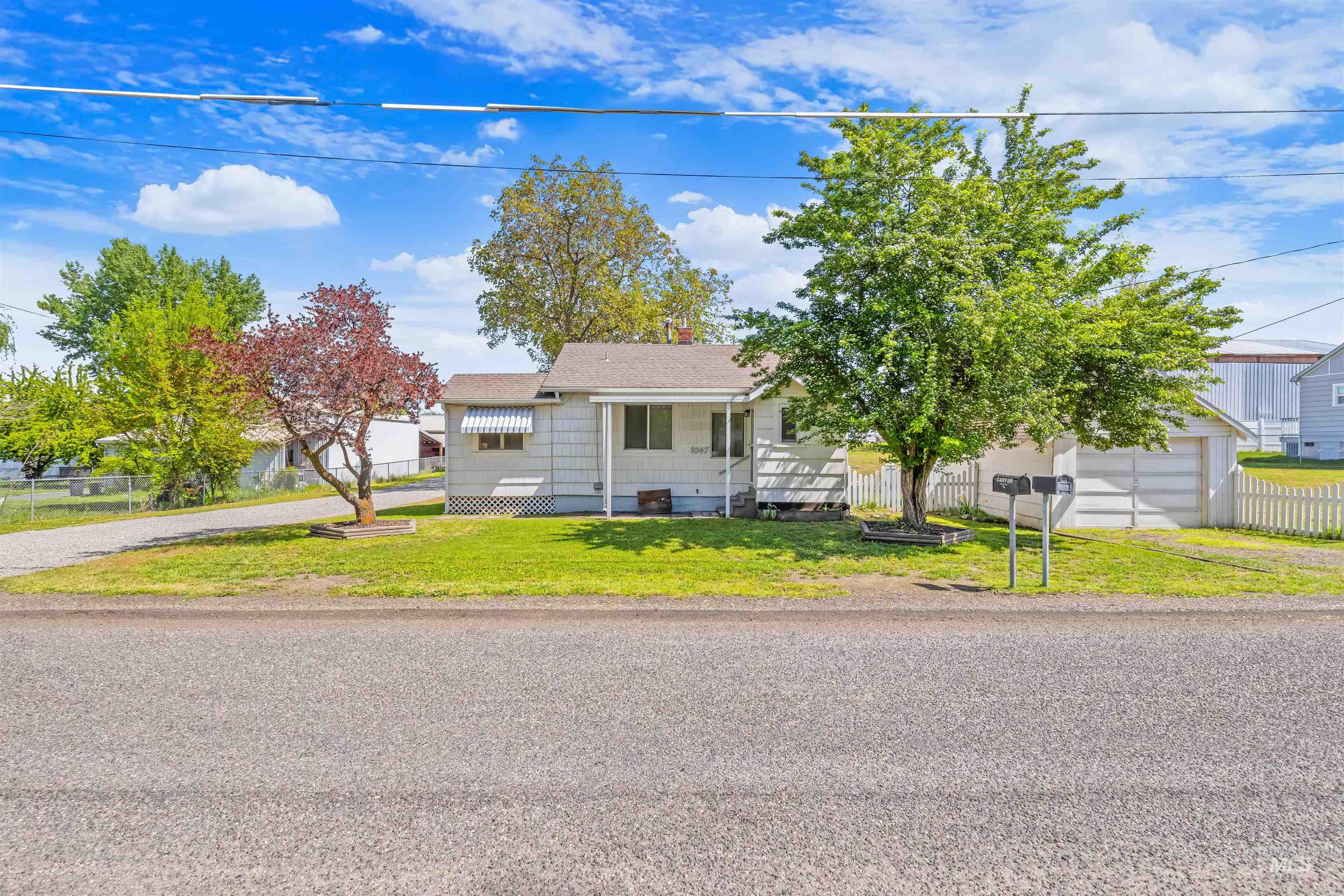 1047 Francis Street, Clarkston, Washington 99403, 2 Bedrooms, 1.5 Bathrooms, Residential For Sale, Price $279,000,MLS 98993412