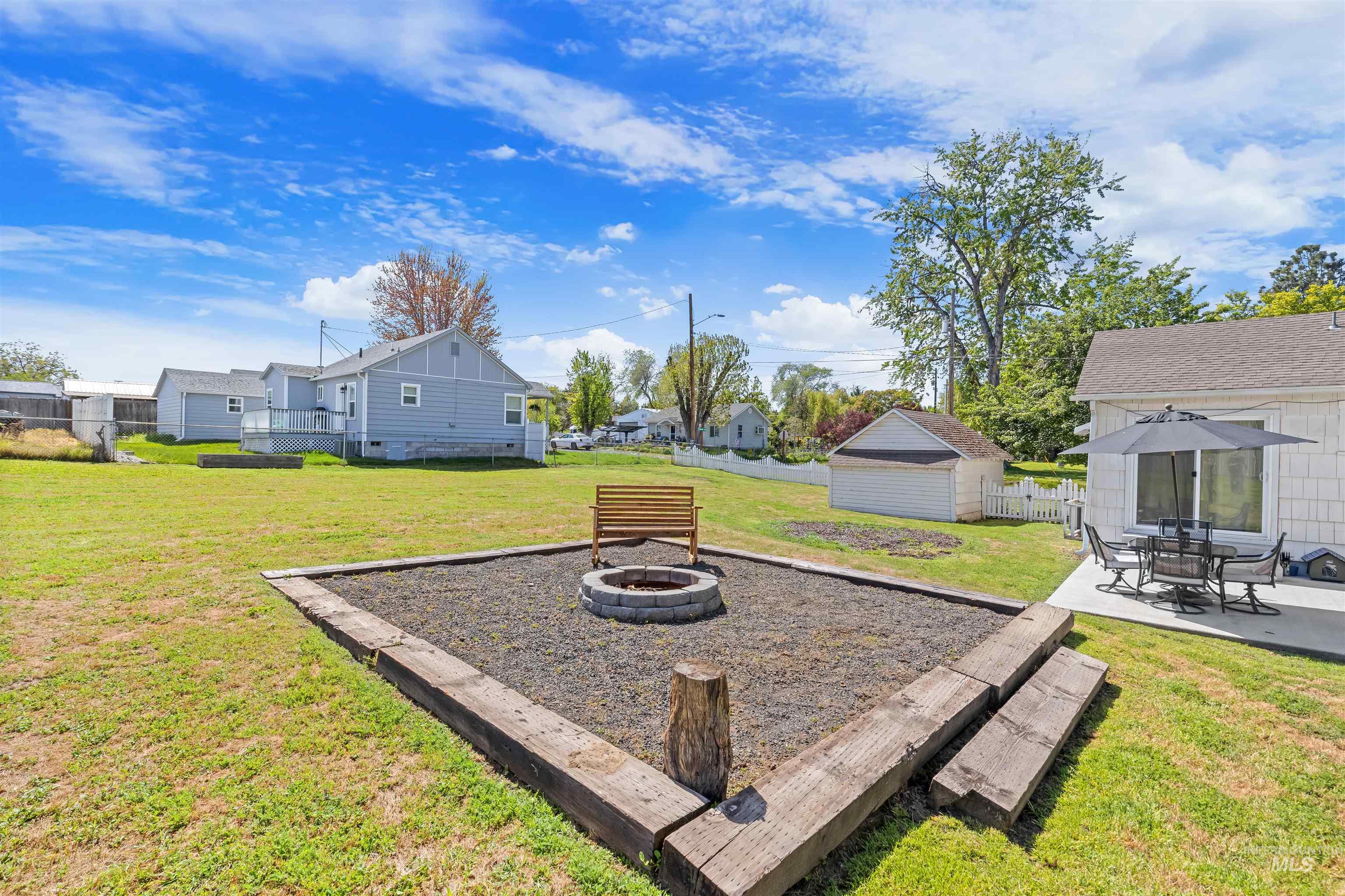 1047 Francis Street, Clarkston, Washington 99403, 2 Bedrooms, 1.5 Bathrooms, Residential For Sale, Price $279,000, 98993412