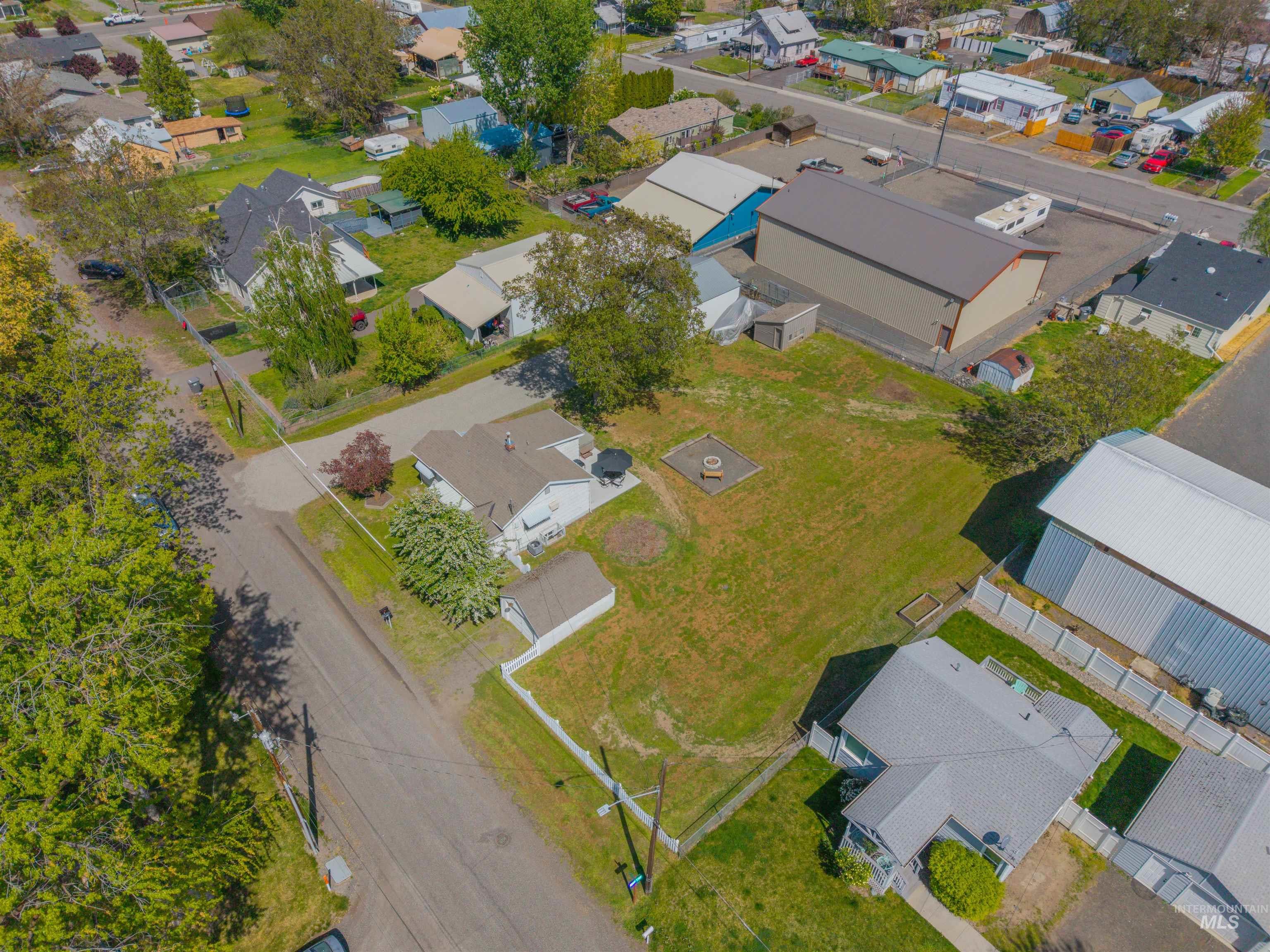 1047 Francis Street, Clarkston, Washington 99403, 2 Bedrooms, 1.5 Bathrooms, Residential For Sale, Price $279,000, 98993412