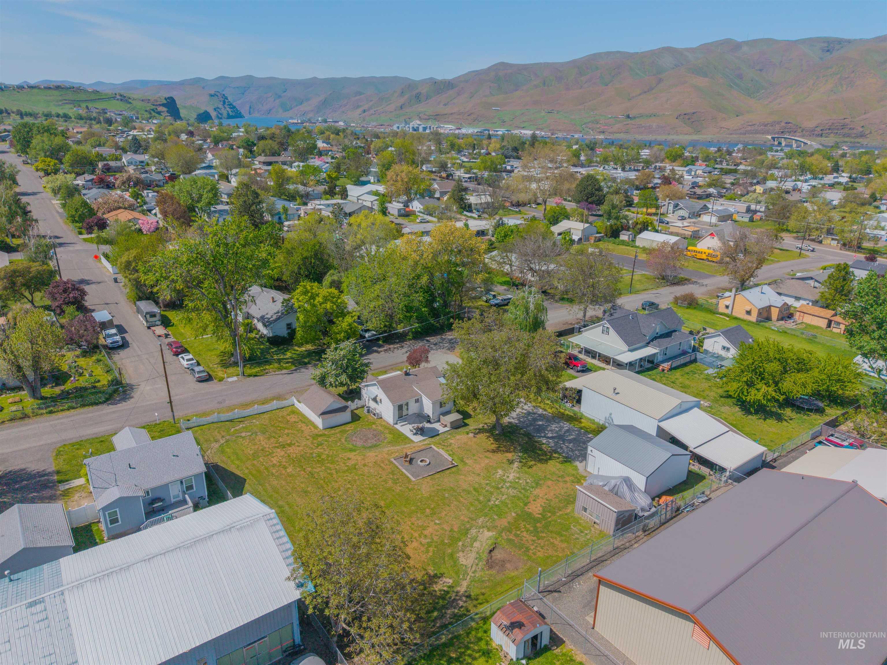 1047 Francis Street, Clarkston, Washington 99403, 2 Bedrooms, 1.5 Bathrooms, Residential For Sale, Price $279,000, 98993412