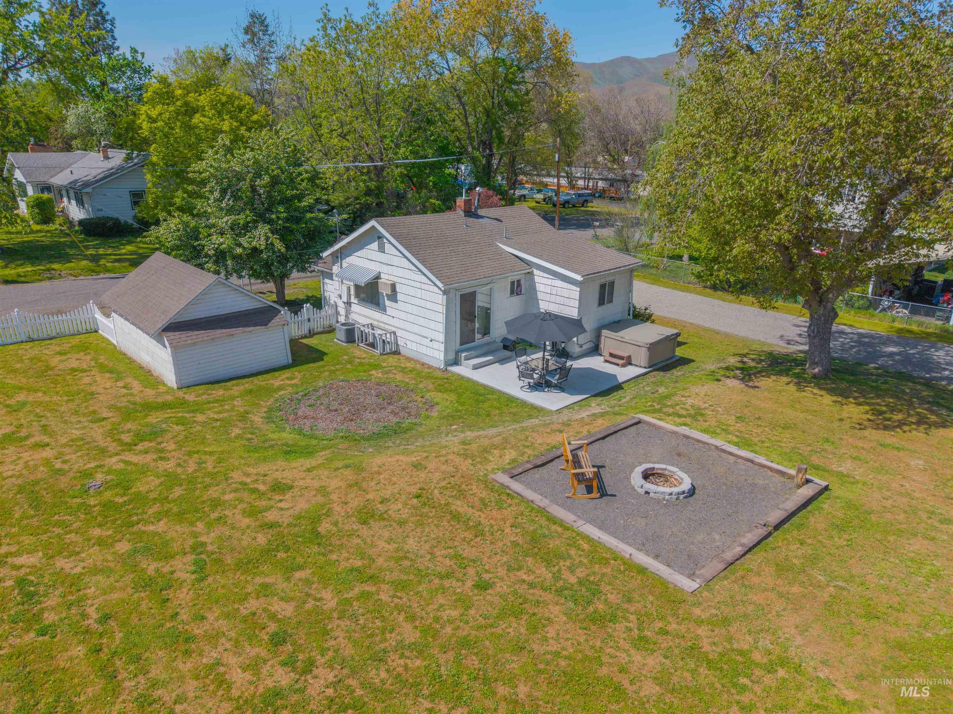 1047 Francis Street, Clarkston, Washington 99403, 2 Bedrooms, 1.5 Bathrooms, Residential For Sale, Price $279,000, 98993412