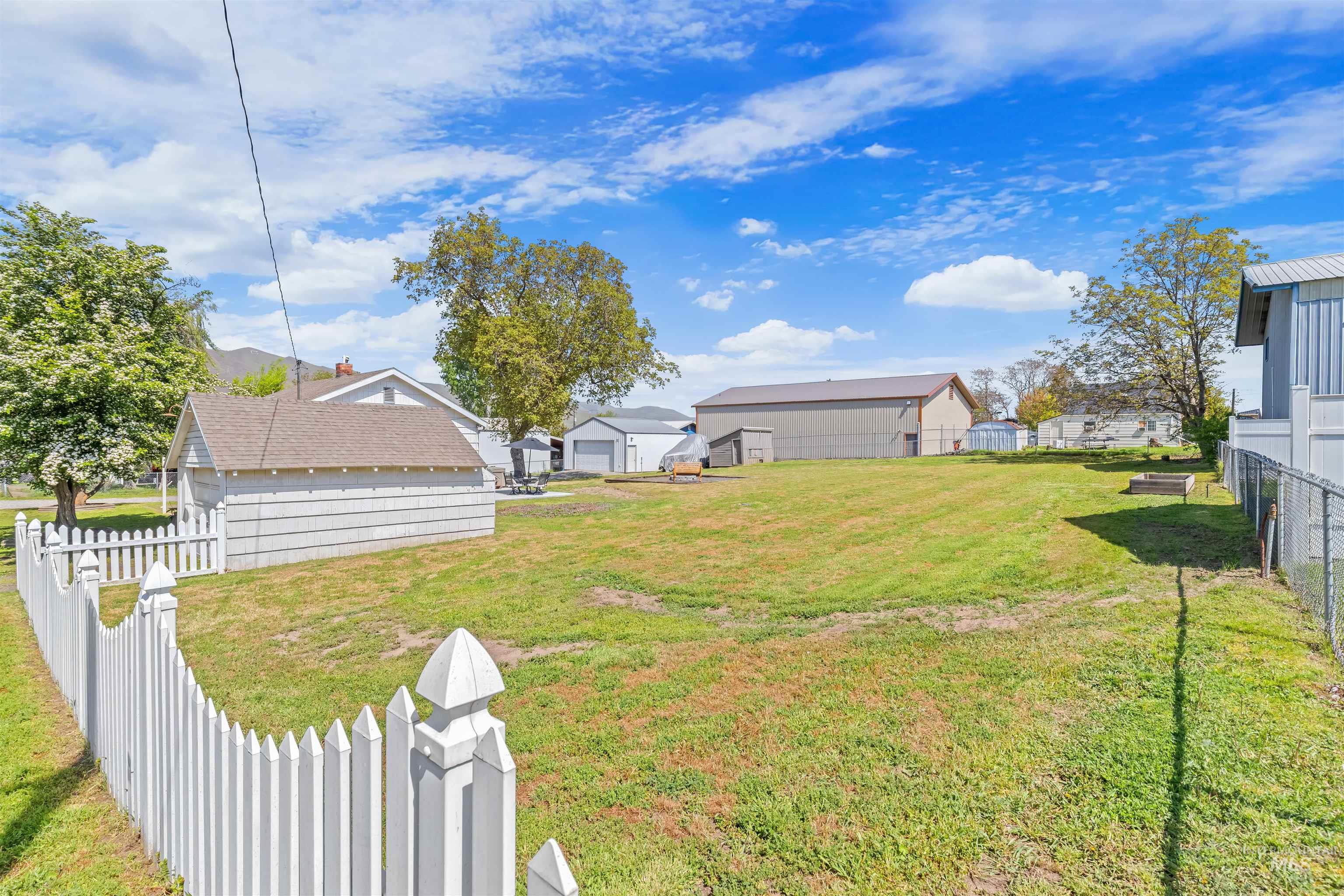 1047 Francis Street, Clarkston, Washington 99403, 2 Bedrooms, 1.5 Bathrooms, Residential For Sale, Price $279,000, 98993412