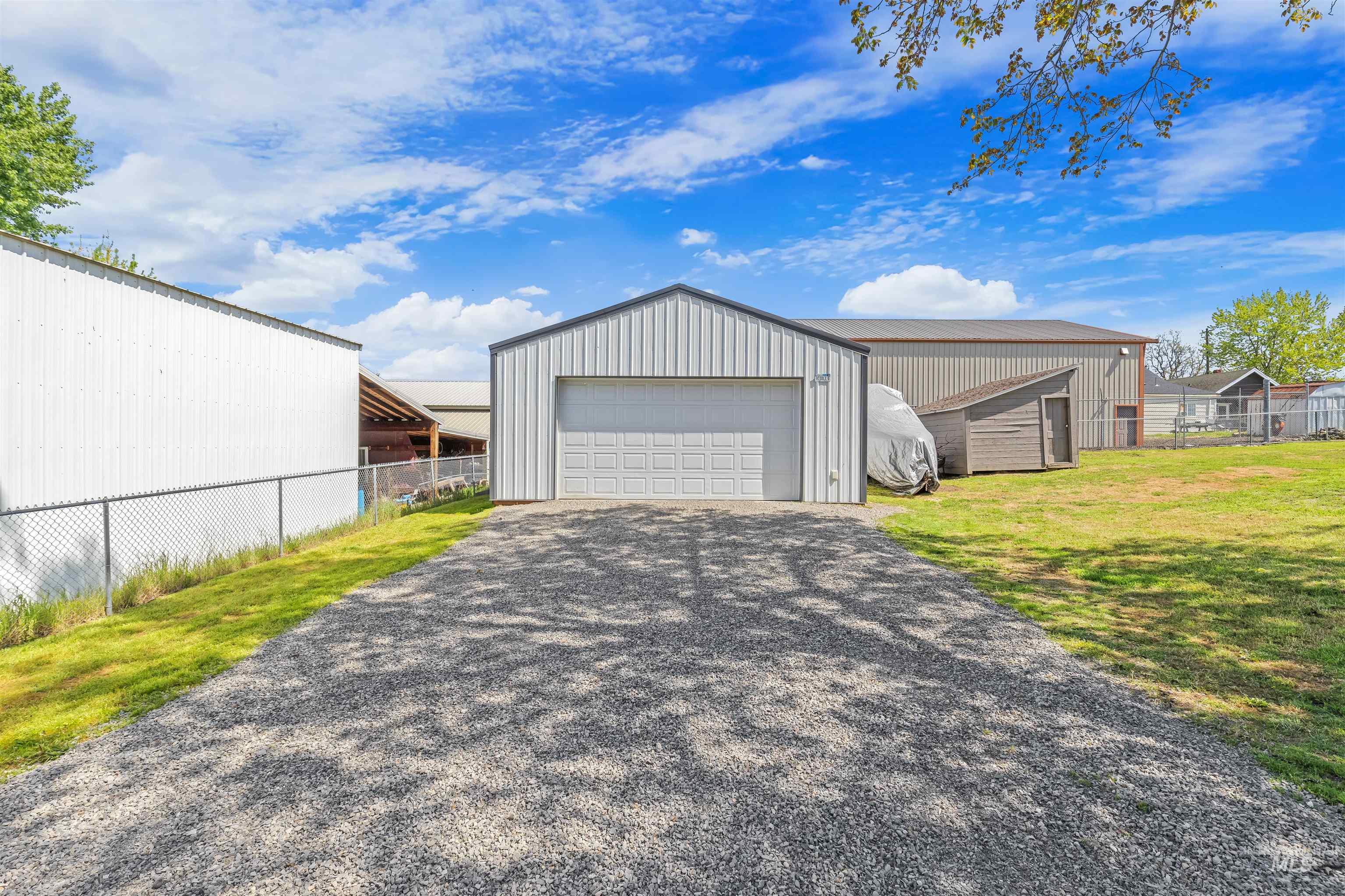 1047 Francis Street, Clarkston, Washington 99403, 2 Bedrooms, 1.5 Bathrooms, Residential For Sale, Price $279,000, 98993412