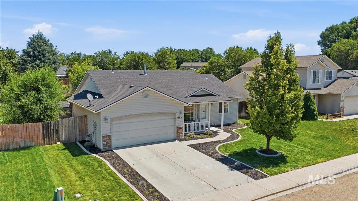 19854 Montclair Way, Caldwell, Idaho 83605, 3 Bedrooms, 2 Bathrooms, Residential For Sale, Price $369,900, 98993414