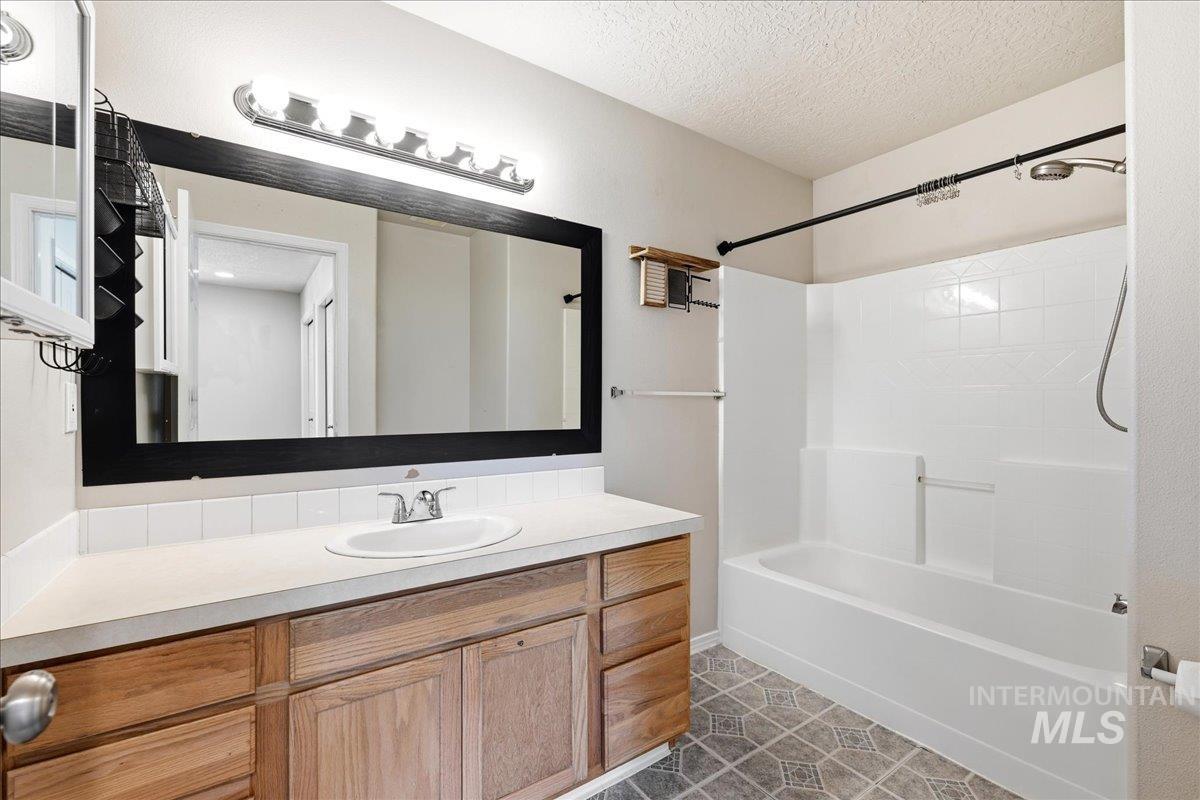 19854 Montclair Way, Caldwell, Idaho 83605, 3 Bedrooms, 2 Bathrooms, Residential For Sale, Price $369,900, 98993414