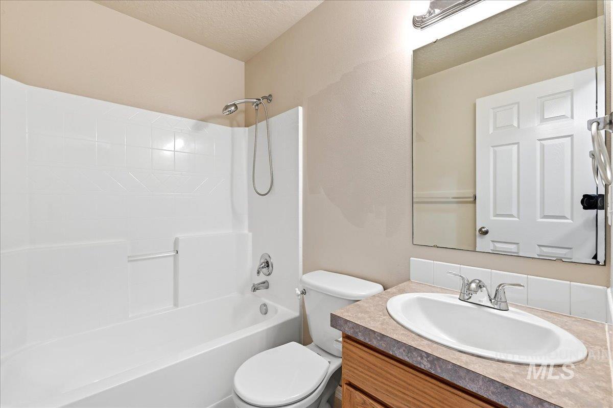 19854 Montclair Way, Caldwell, Idaho 83605, 3 Bedrooms, 2 Bathrooms, Residential For Sale, Price $369,900, 98993414