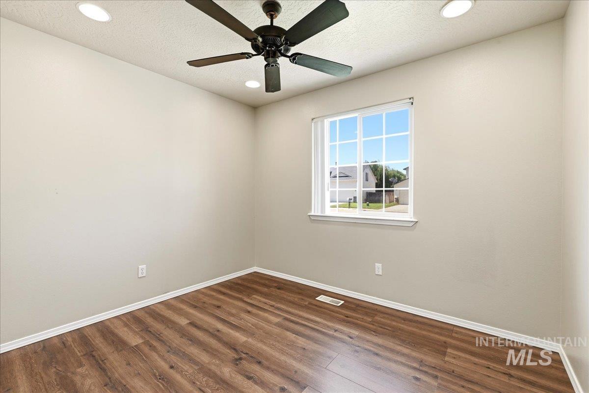 19854 Montclair Way, Caldwell, Idaho 83605, 3 Bedrooms, 2 Bathrooms, Residential For Sale, Price $369,900, 98993414