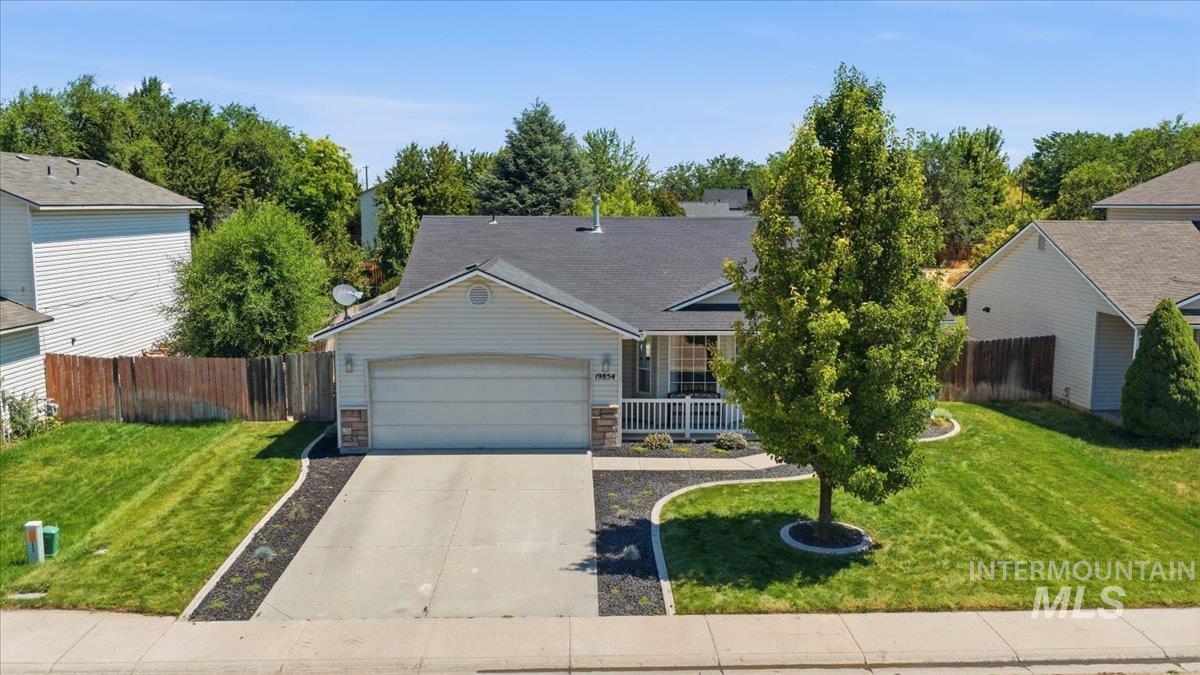 19854 Montclair Way, Caldwell, Idaho 83605, 3 Bedrooms, 2 Bathrooms, Residential For Sale, Price $369,900, 98993414