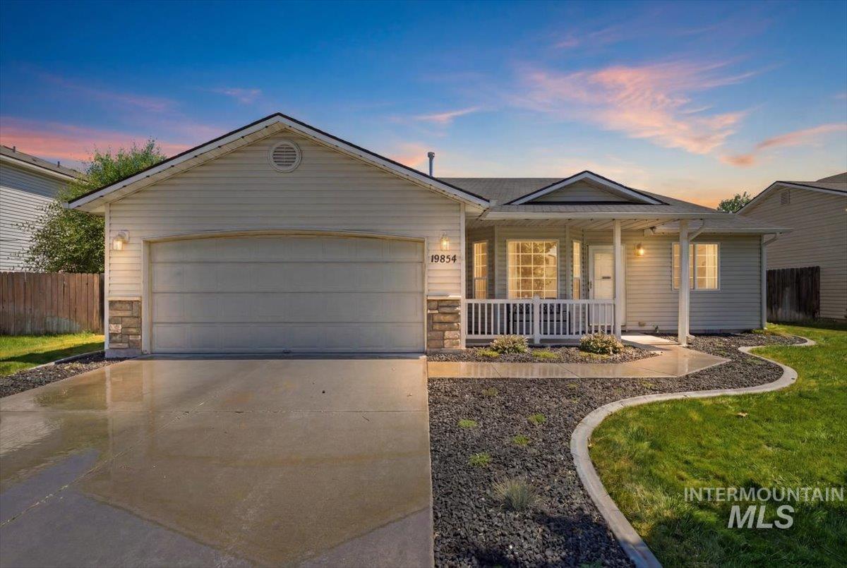 19854 Montclair Way, Caldwell, Idaho 83605, 3 Bedrooms, 2 Bathrooms, Residential For Sale, Price $369,900, 98993414