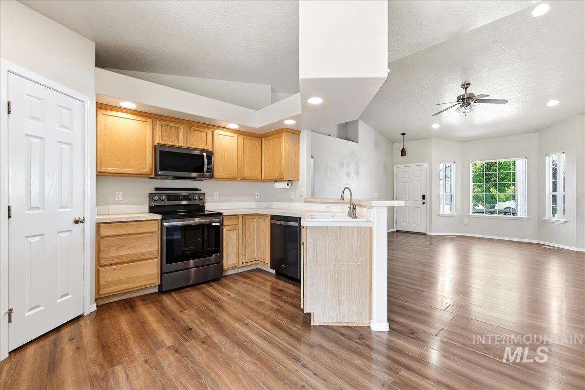 19854 Montclair Way, Caldwell, Idaho 83605, 3 Bedrooms, 2 Bathrooms, Residential For Sale, Price $369,900, 98993414