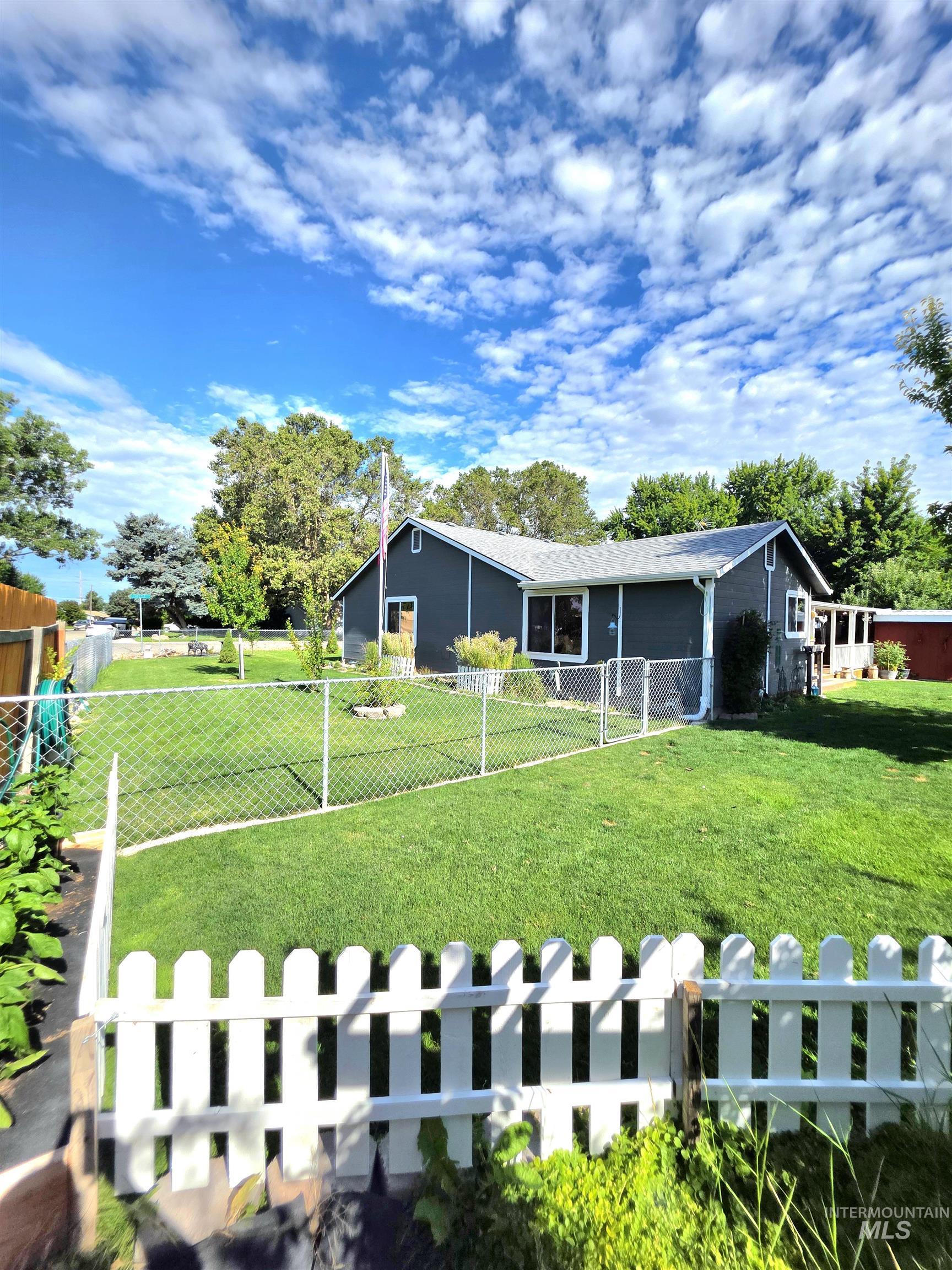 123 S Campbell Ave, Middleton, Idaho 83644, 3 Bedrooms, 2 Bathrooms, Residential For Sale, Price $470,000, 98993415