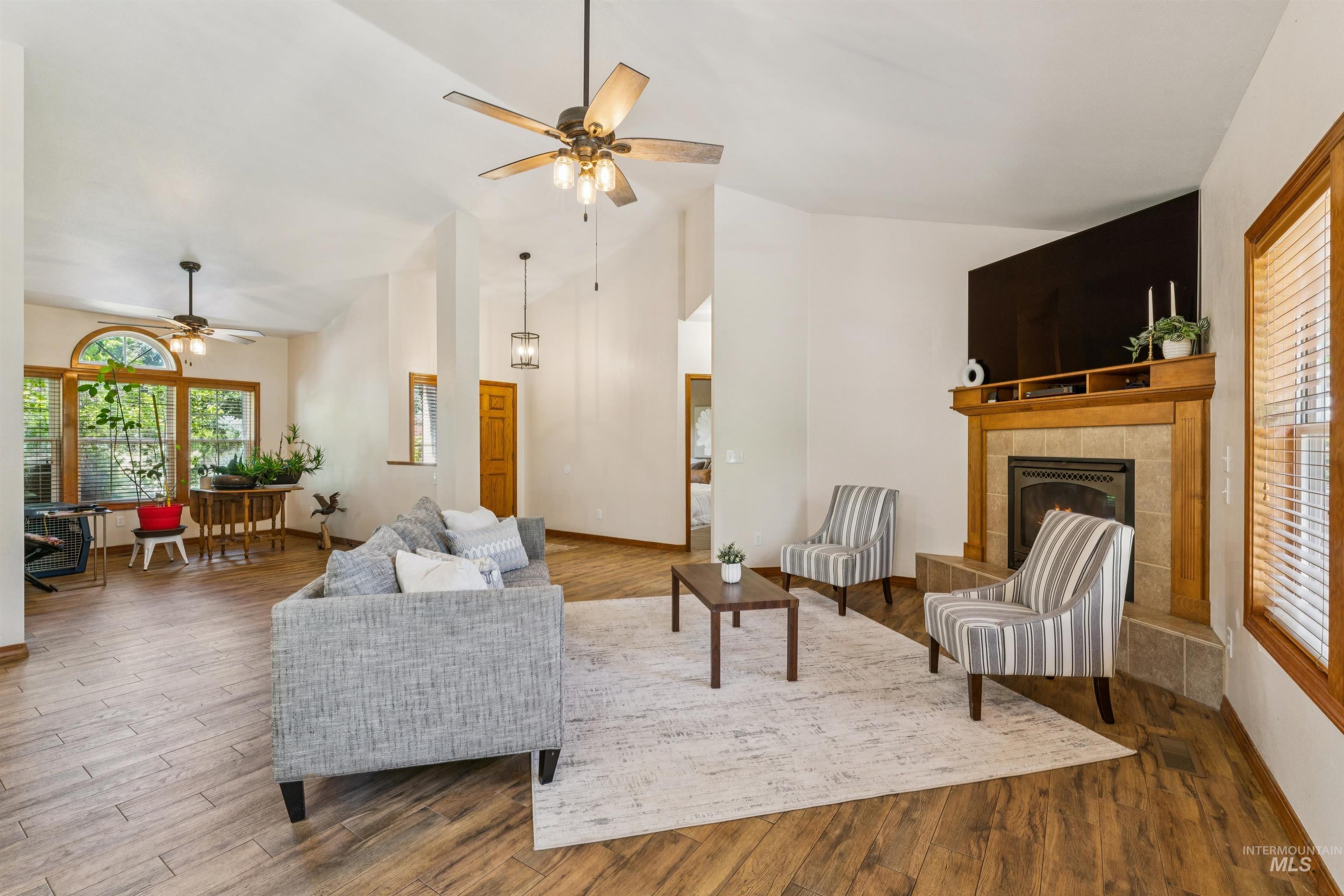 5108 W Cove St, Garden City, Idaho 83714, 2 Bedrooms, 2 Bathrooms, Residential For Sale, Price $560,000, 98993420