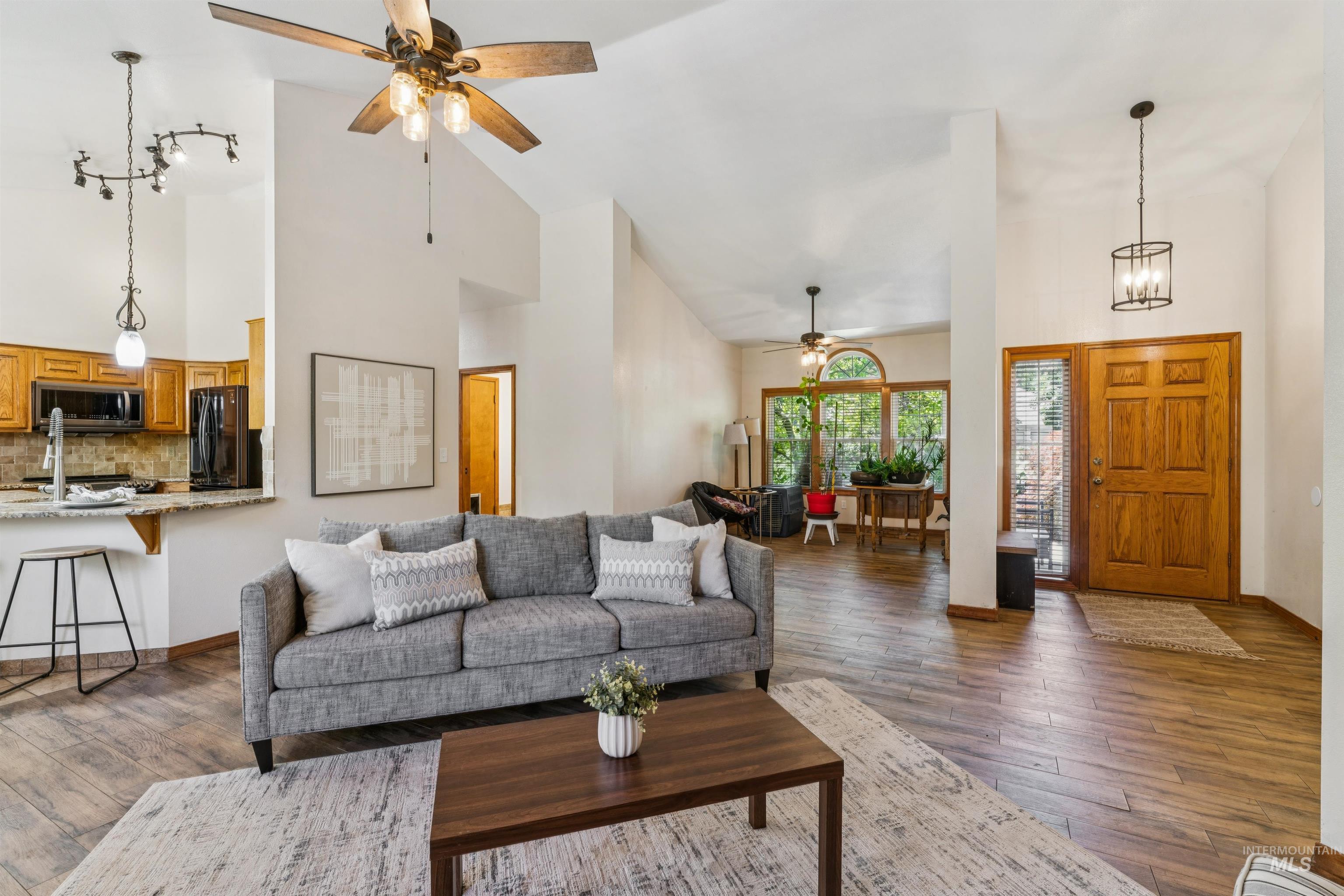 5108 W Cove St, Garden City, Idaho 83714, 2 Bedrooms, 2 Bathrooms, Residential For Sale, Price $560,000, 98993420