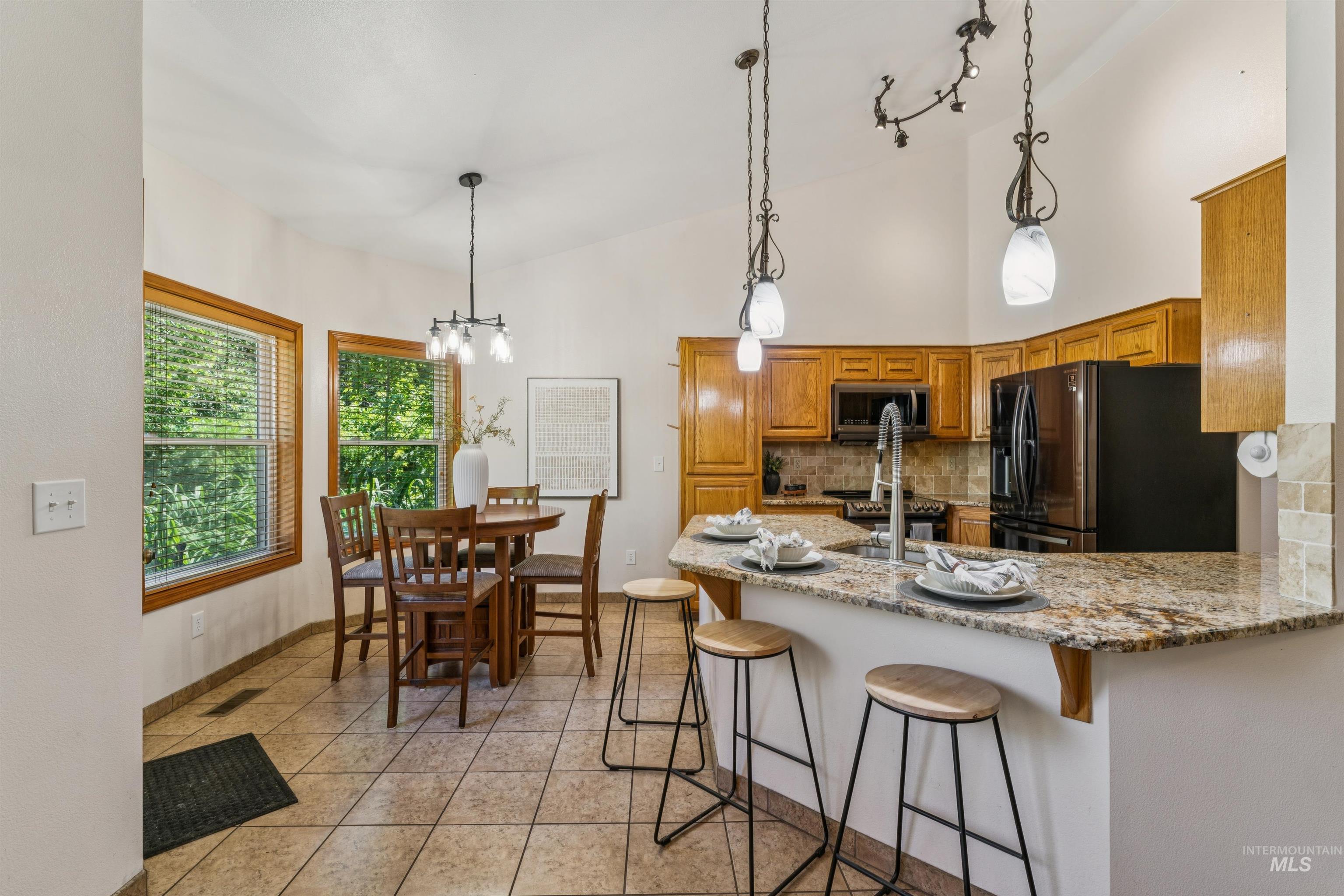 5108 W Cove St, Garden City, Idaho 83714, 2 Bedrooms, 2 Bathrooms, Residential For Sale, Price $560,000, 98993420