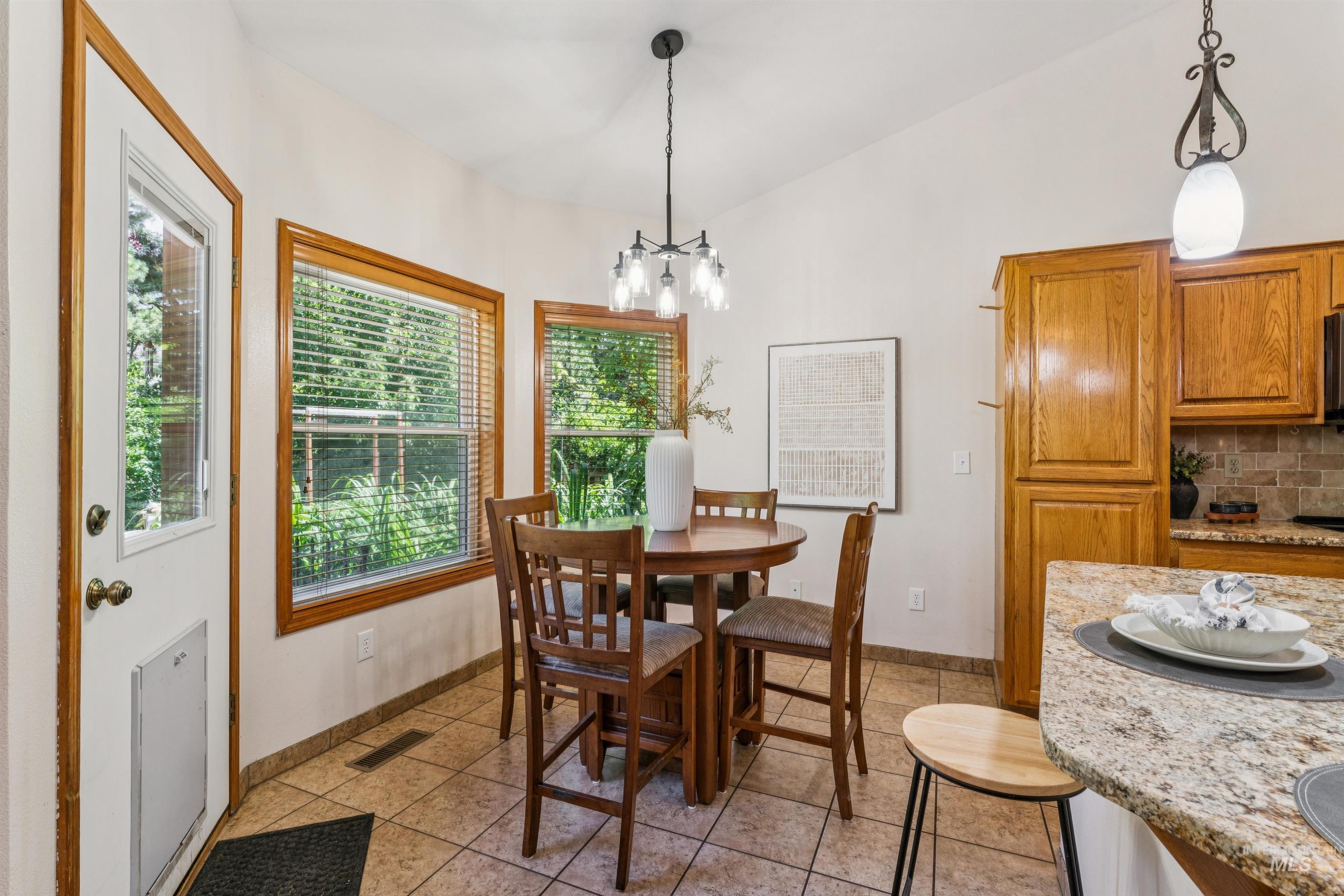 5108 W Cove St, Garden City, Idaho 83714, 2 Bedrooms, 2 Bathrooms, Residential For Sale, Price $560,000, 98993420
