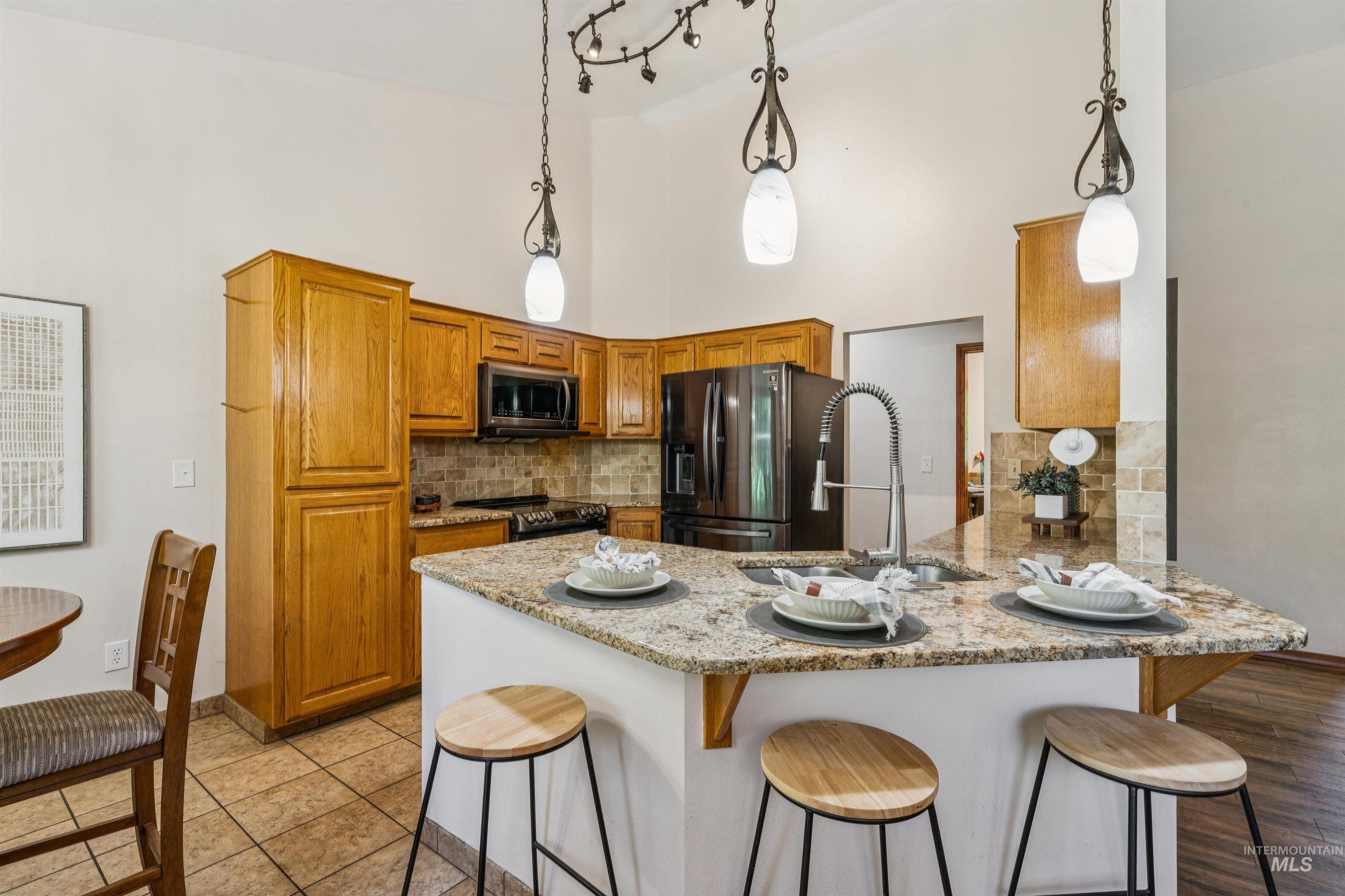 5108 W Cove St, Garden City, Idaho 83714, 2 Bedrooms, 2 Bathrooms, Residential For Sale, Price $560,000, 98993420