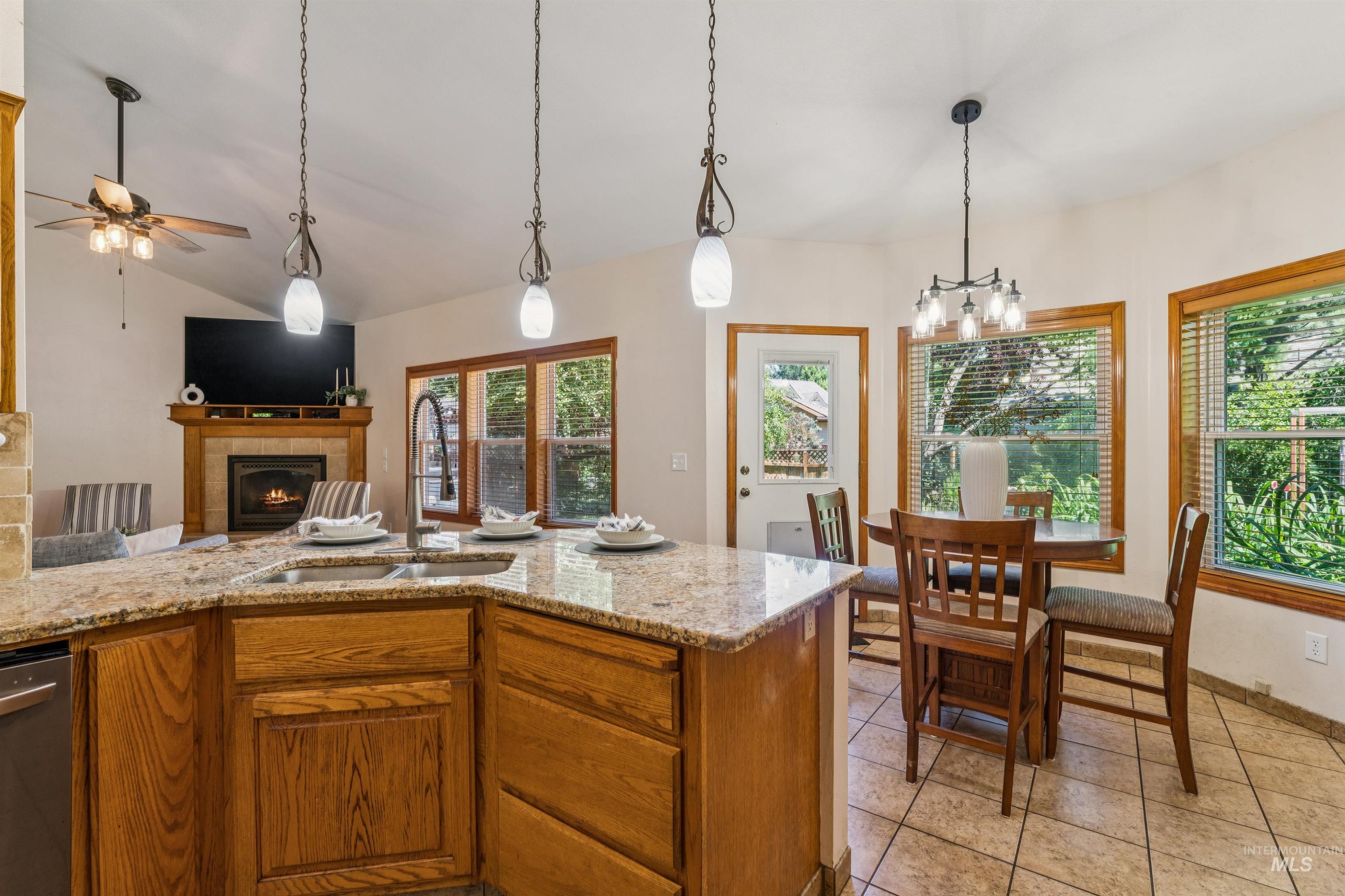 5108 W Cove St, Garden City, Idaho 83714, 2 Bedrooms, 2 Bathrooms, Residential For Sale, Price $560,000, 98993420