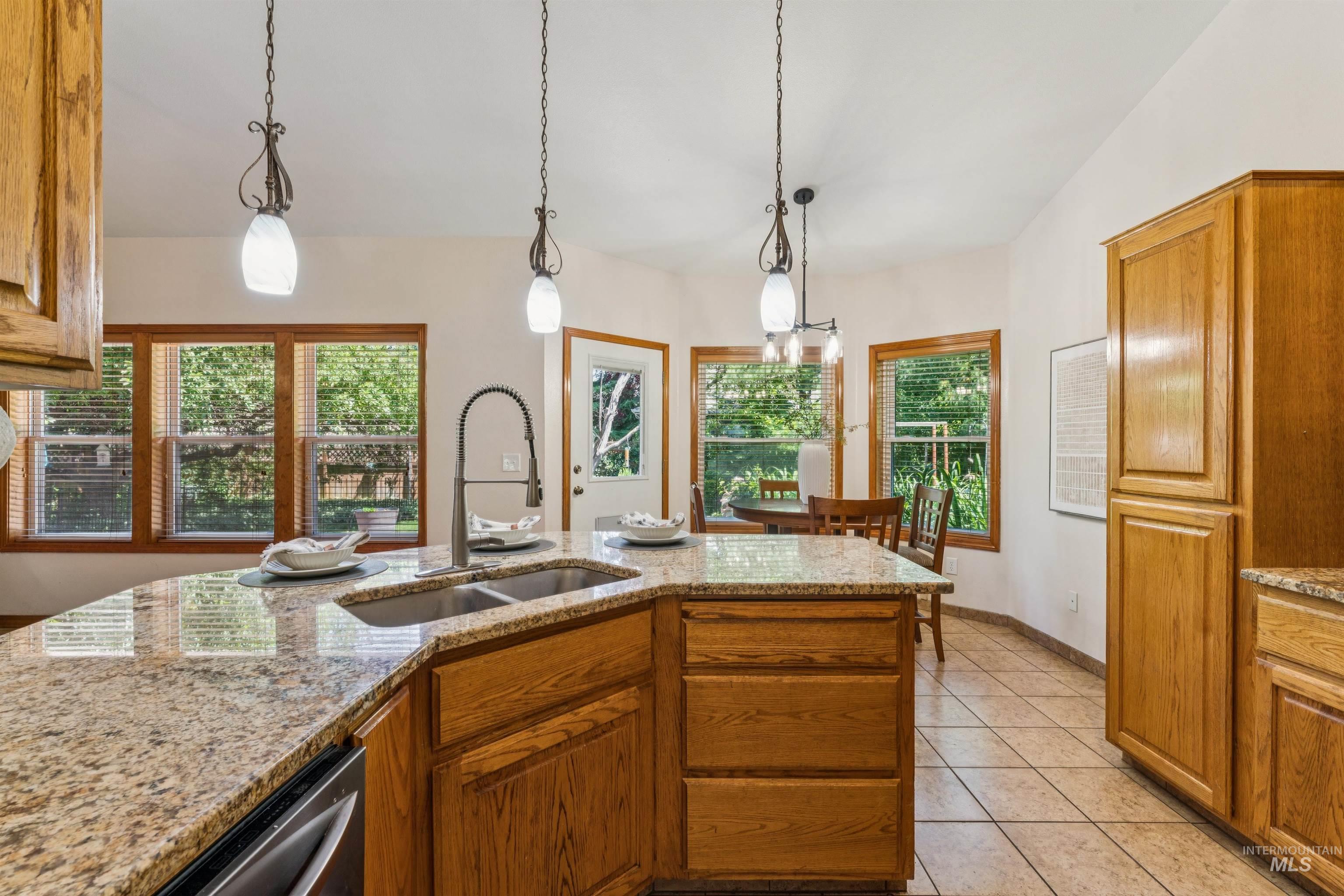 5108 W Cove St, Garden City, Idaho 83714, 2 Bedrooms, 2 Bathrooms, Residential For Sale, Price $560,000, 98993420