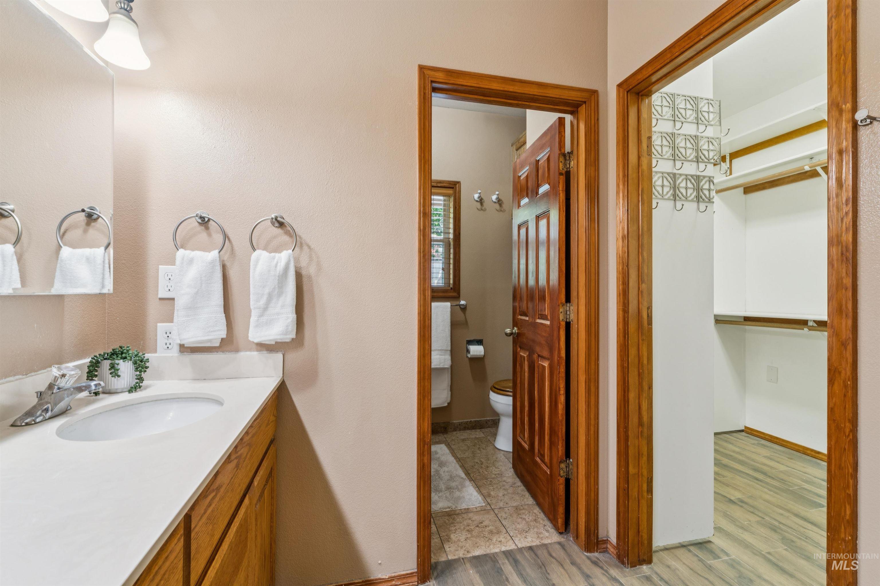5108 W Cove St, Garden City, Idaho 83714, 2 Bedrooms, 2 Bathrooms, Residential For Sale, Price $560,000, 98993420