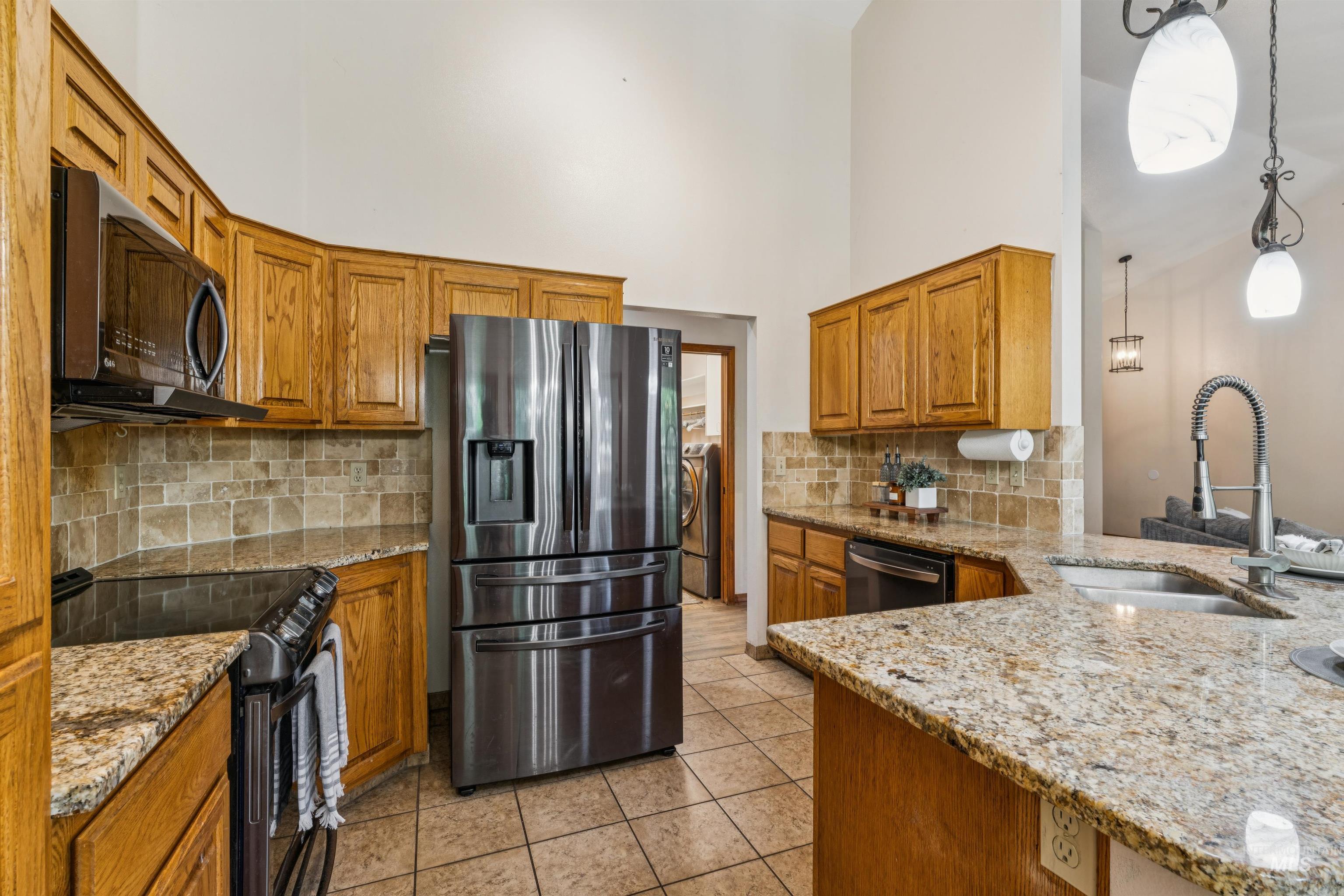 5108 W Cove St, Garden City, Idaho 83714, 2 Bedrooms, 2 Bathrooms, Residential For Sale, Price $560,000, 98993420