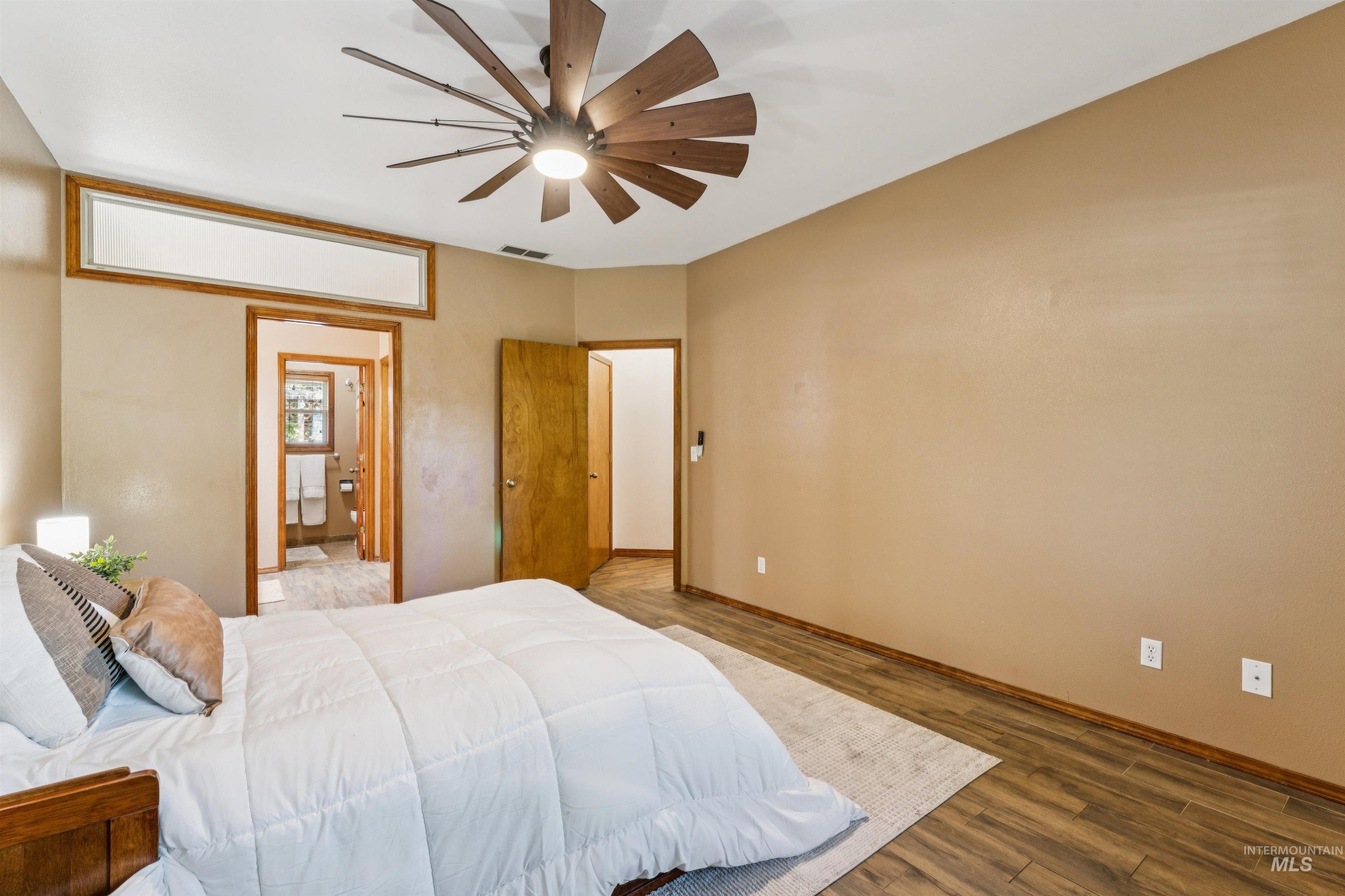 5108 W Cove St, Garden City, Idaho 83714, 2 Bedrooms, 2 Bathrooms, Residential For Sale, Price $560,000, 98993420