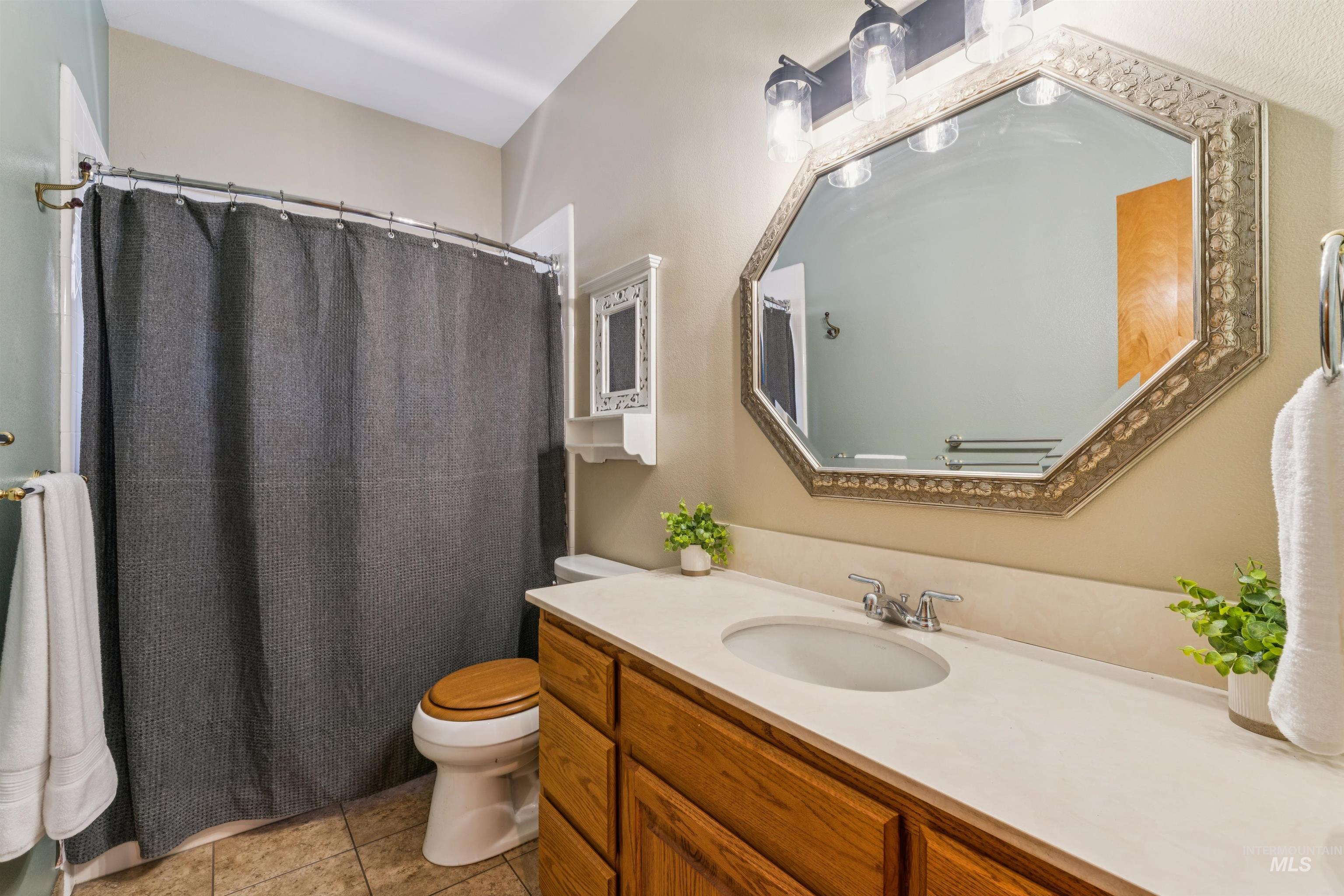 5108 W Cove St, Garden City, Idaho 83714, 2 Bedrooms, 2 Bathrooms, Residential For Sale, Price $560,000, 98993420