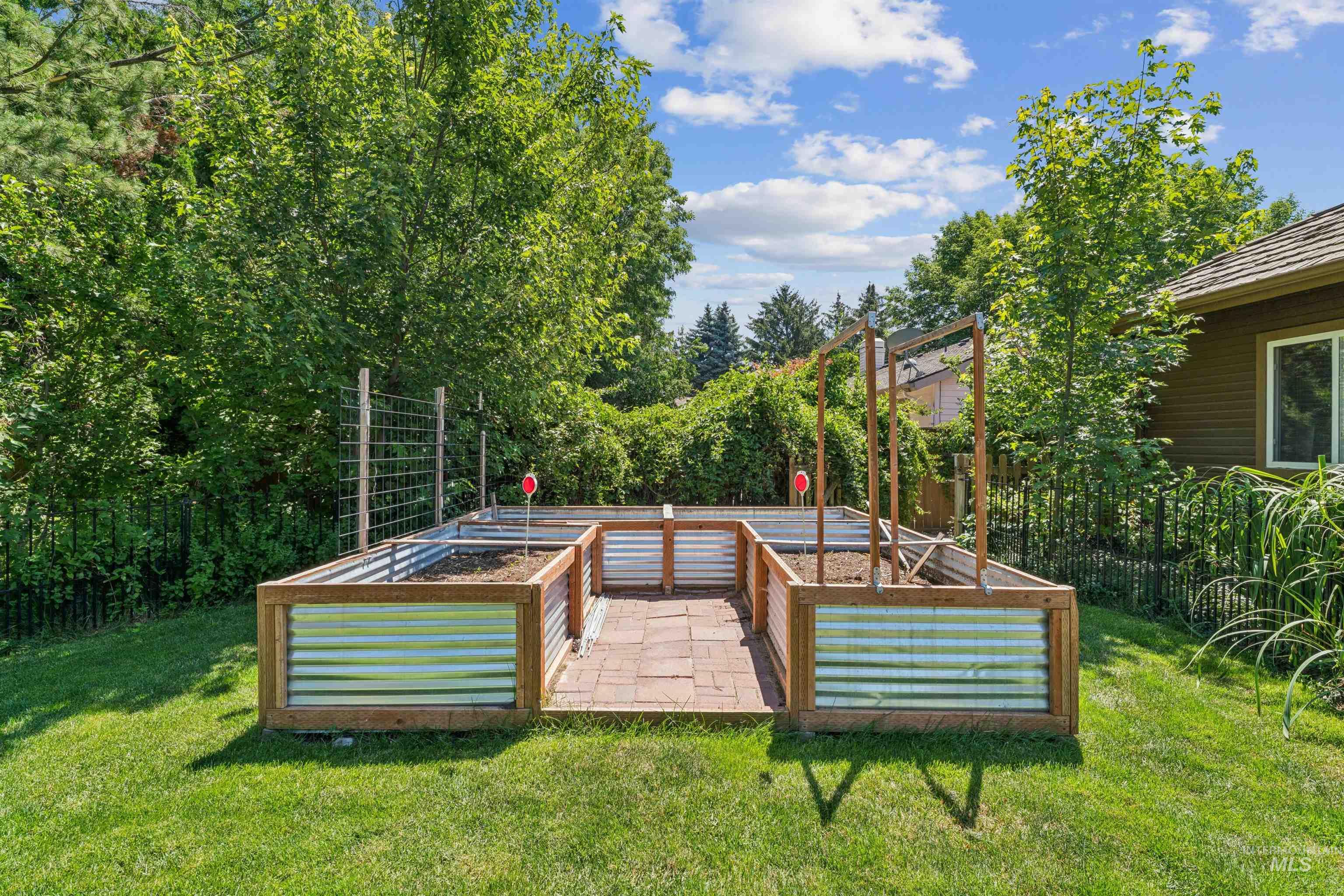 5108 W Cove St, Garden City, Idaho 83714, 2 Bedrooms, 2 Bathrooms, Residential For Sale, Price $560,000, 98993420