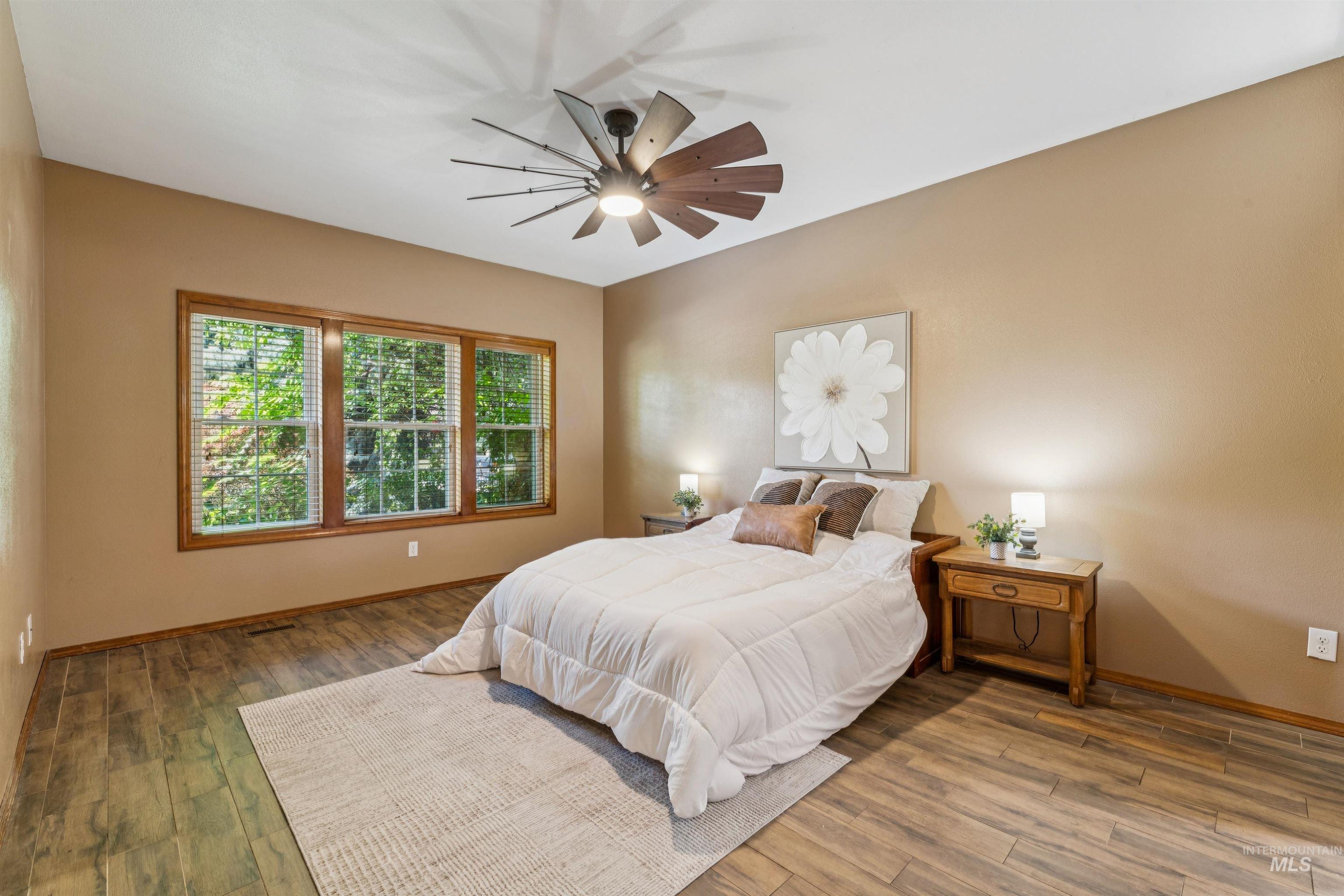 5108 W Cove St, Garden City, Idaho 83714, 2 Bedrooms, 2 Bathrooms, Residential For Sale, Price $560,000, 98993420