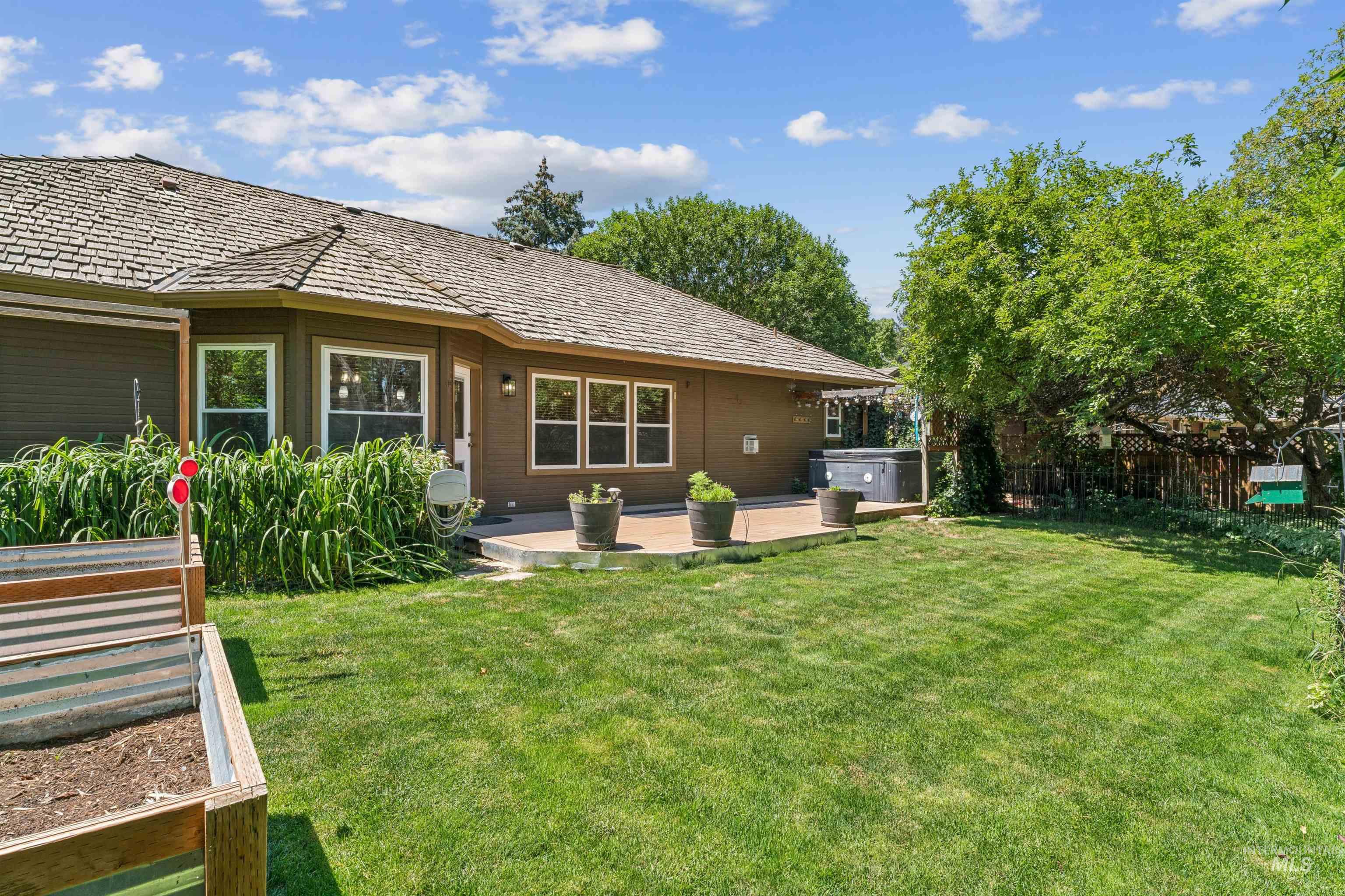 5108 W Cove St, Garden City, Idaho 83714, 2 Bedrooms, 2 Bathrooms, Residential For Sale, Price $560,000, 98993420