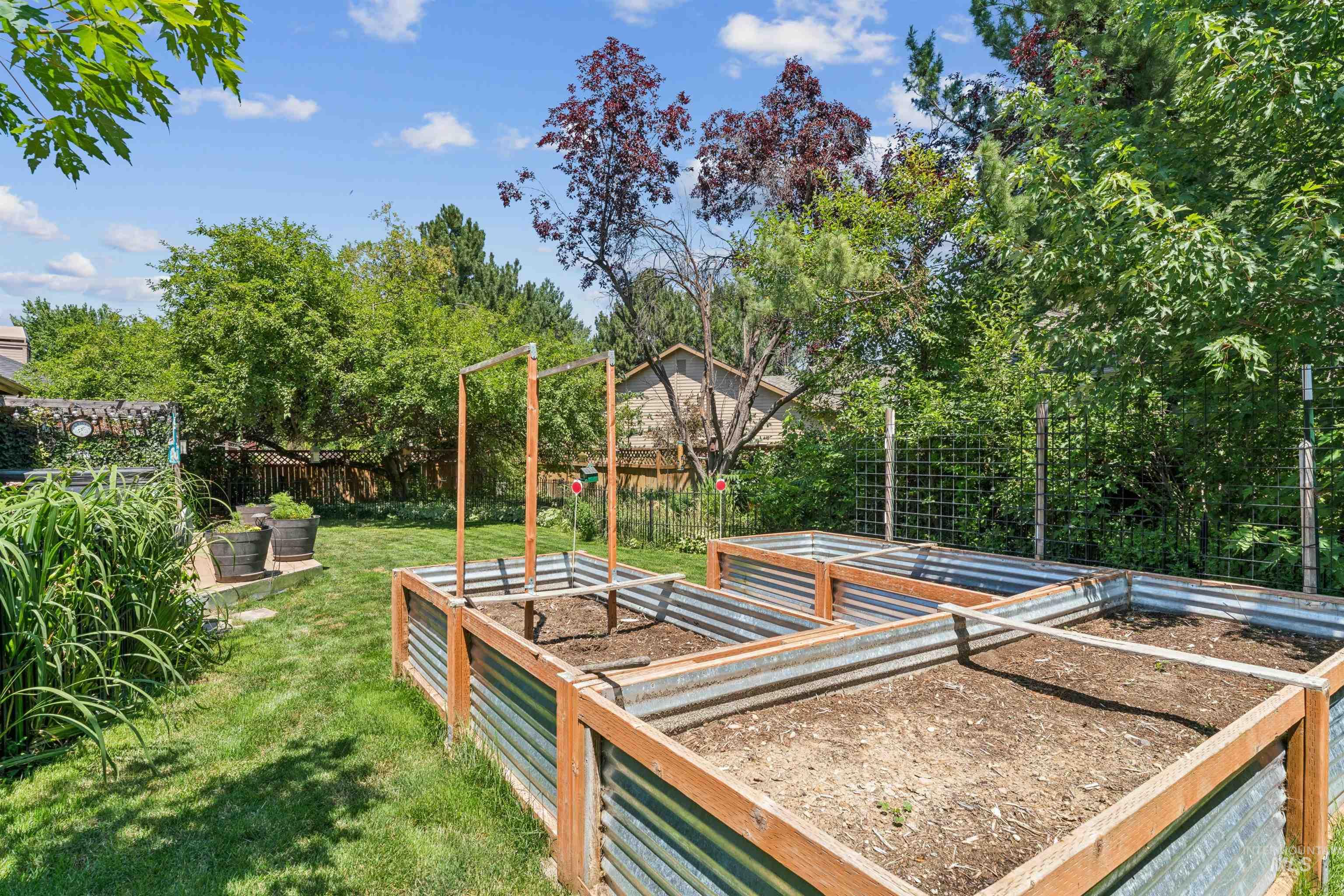 5108 W Cove St, Garden City, Idaho 83714, 2 Bedrooms, 2 Bathrooms, Residential For Sale, Price $560,000, 98993420