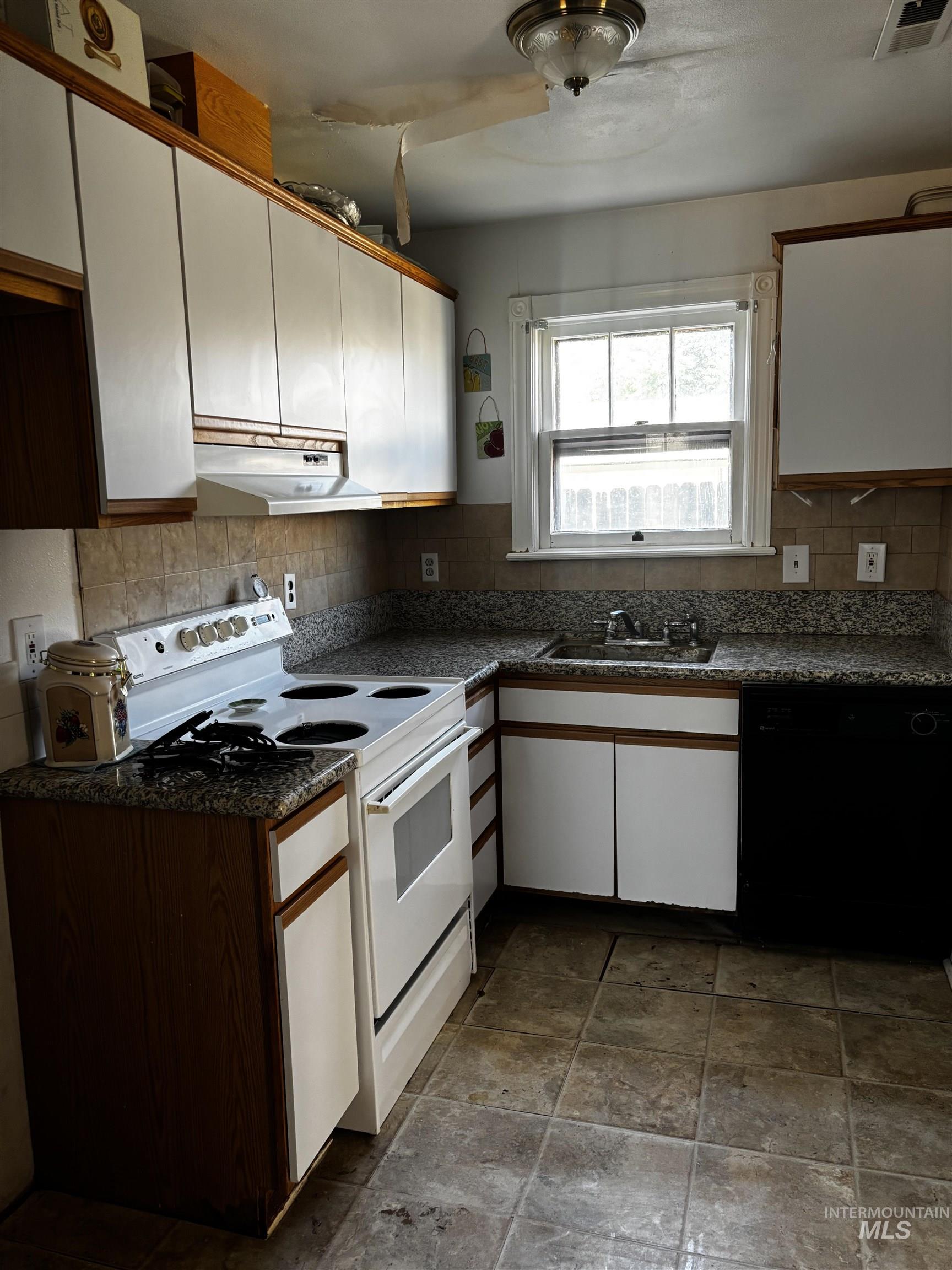 116 E. Sherman Ave., Nampa, Idaho 83686, 1 Bedroom, 1 Bathroom, Residential For Sale, Price $99,900,MLS 98993422